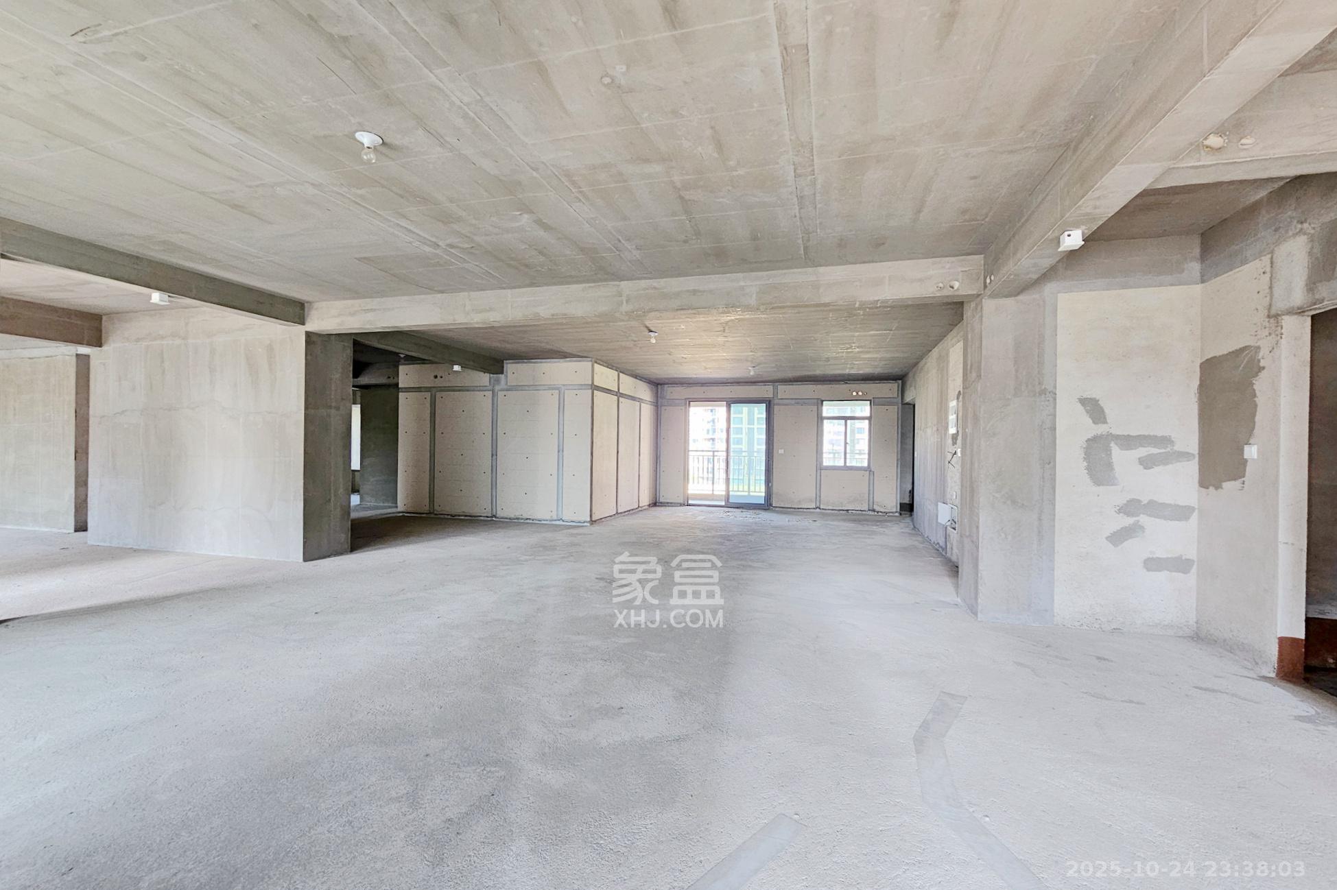 长房东旭国际  4室2厅3卫    300.0万 长房东旭国际  4室2厅3卫    300.0万客厅