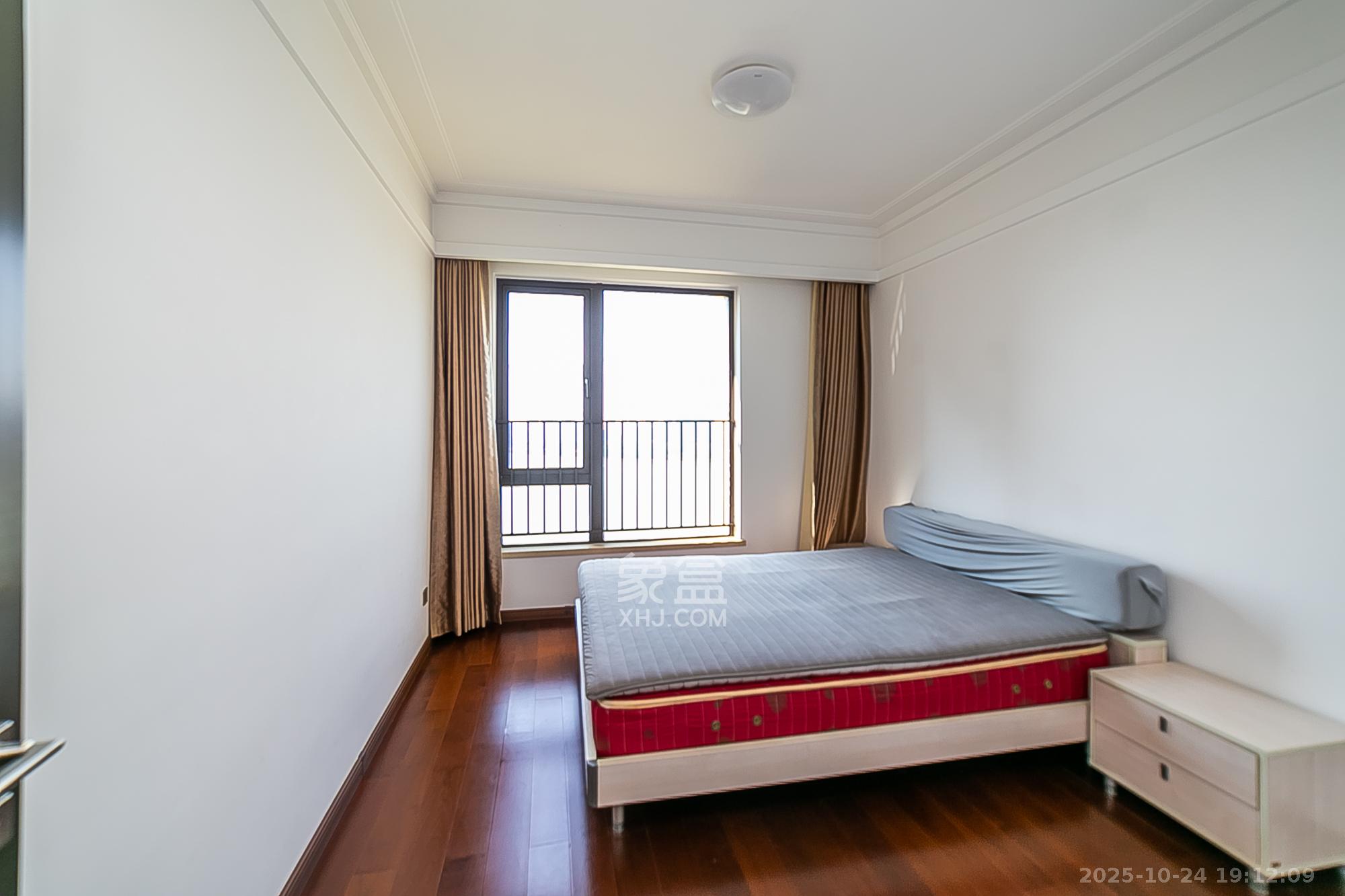 万科紫台 3室2厅2卫 239.0万 万科紫台 3室2厅2卫 239.0万卧室