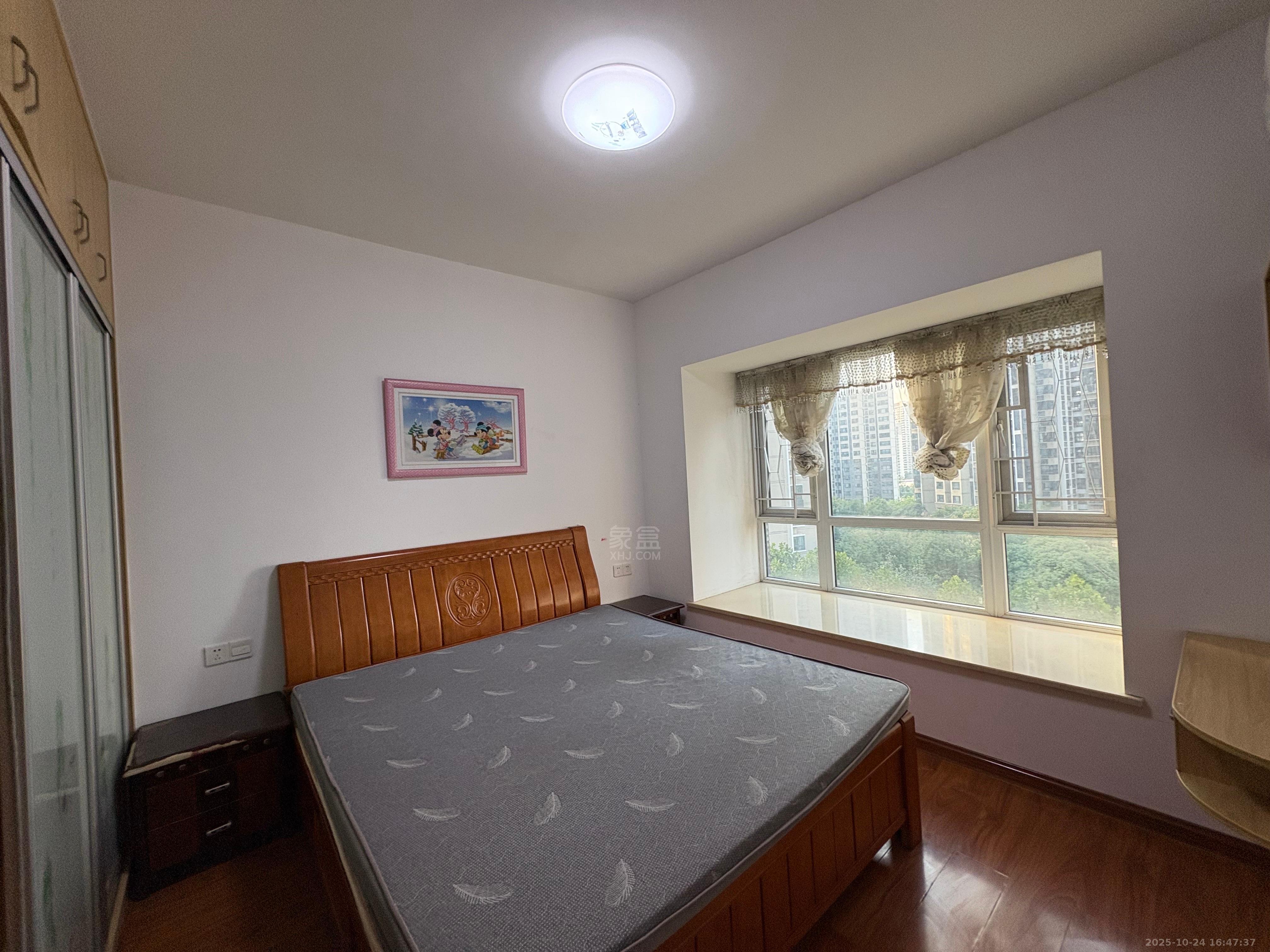 美的城二期  3室2厅2卫    2000.0元/月室内图