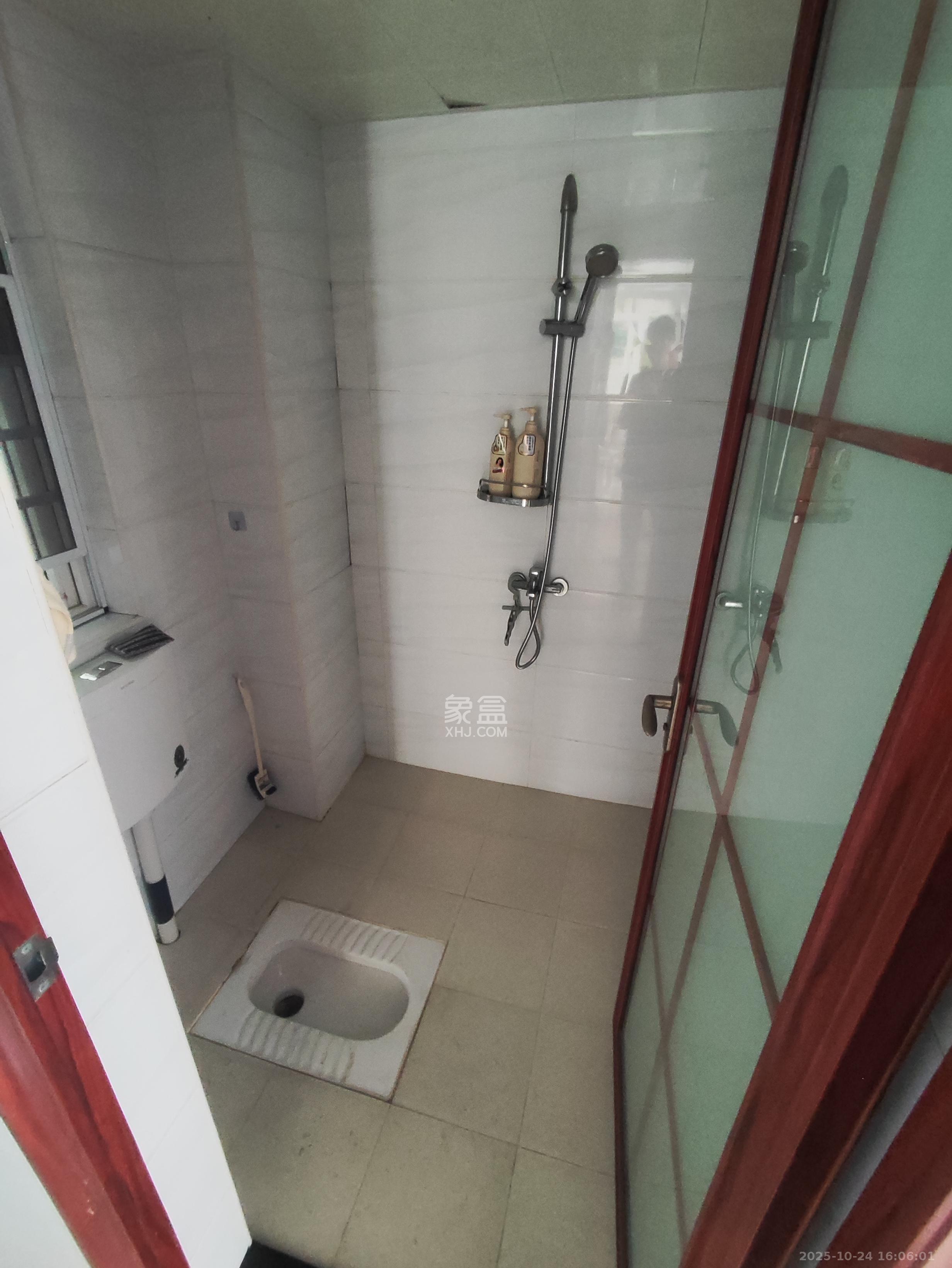 绿地之窗  1室2厅1卫    1890.0元/月 绿地之窗  1室2厅1卫    1890.0元/月室内图