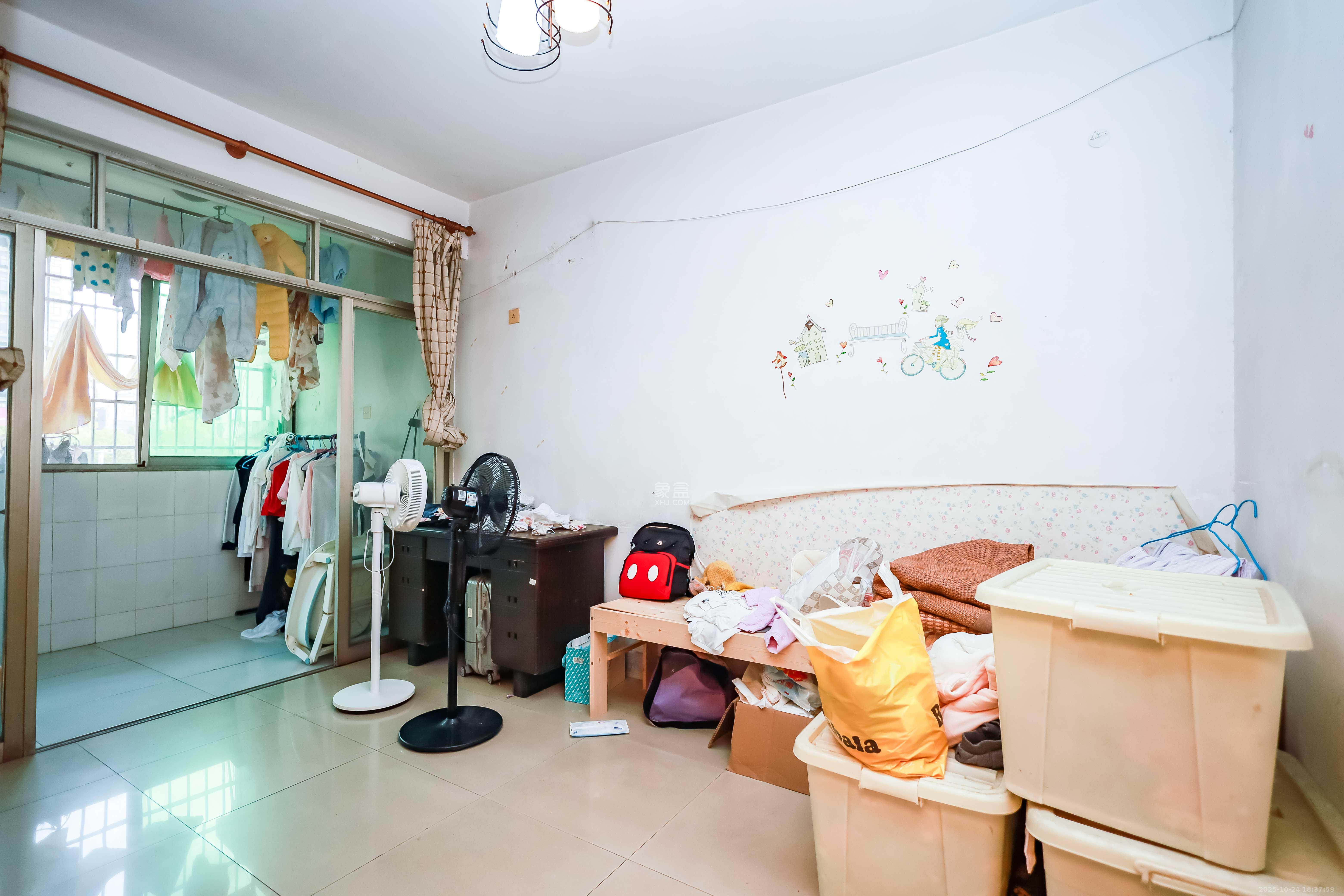 咸嘉新村嘉明苑 3室2厅2卫 76.8万 咸嘉新村嘉明苑 3室2厅2卫 76.8万卧室