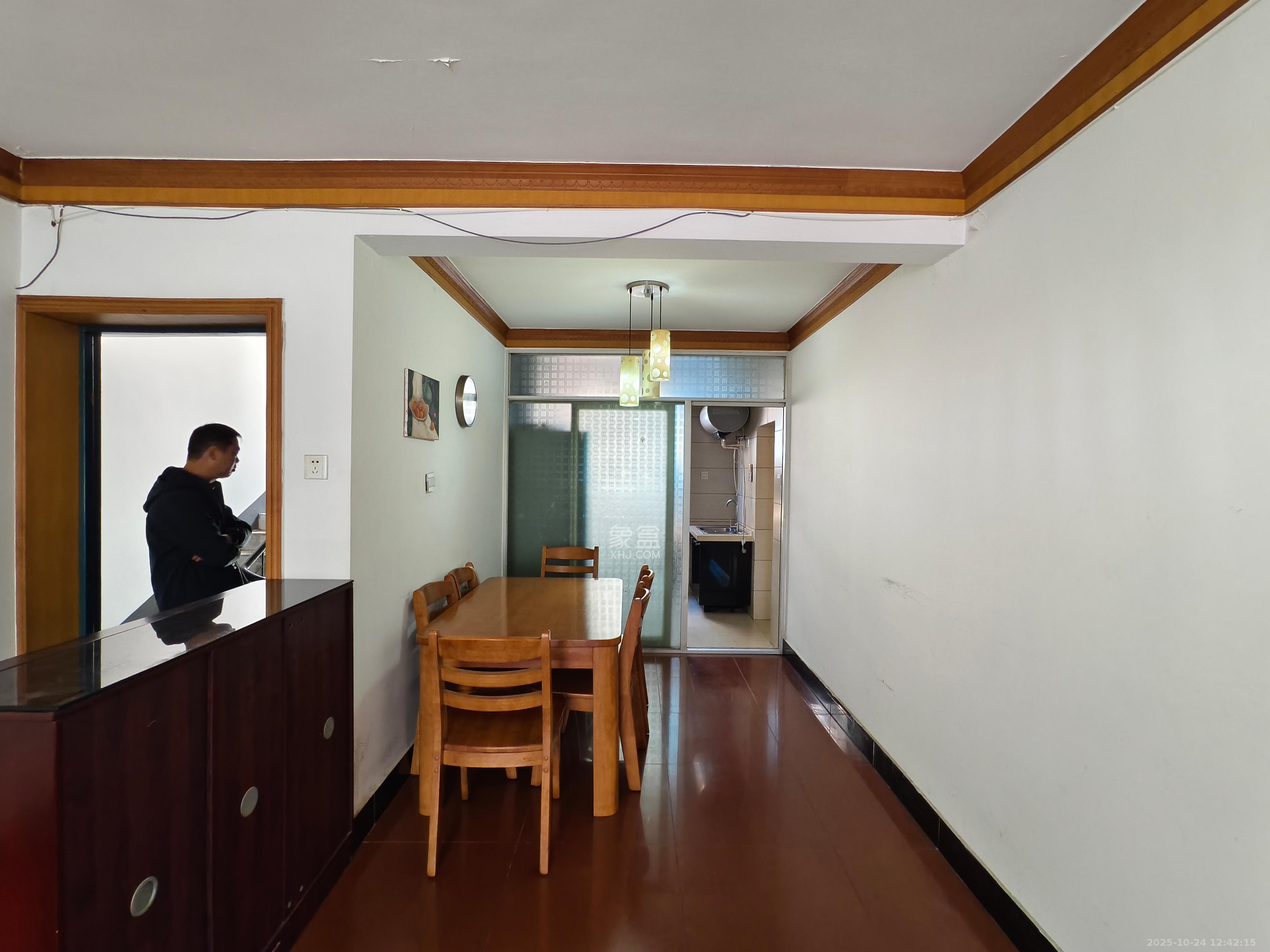 蒋家垅社区  2室1厅1卫    1500.0元/月室内图