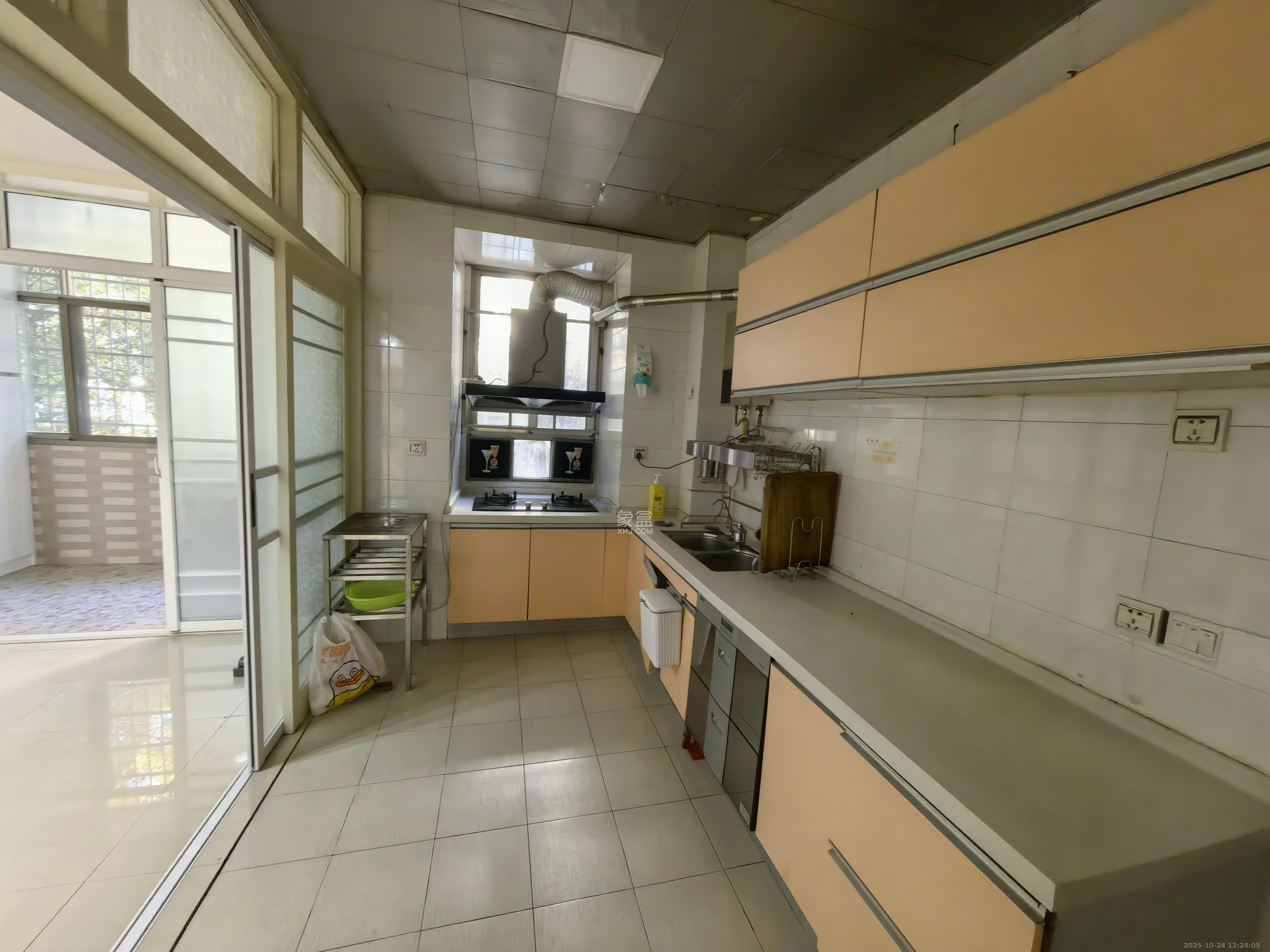 银苑山庄  4室2厅1卫    1800.0元/月室内图