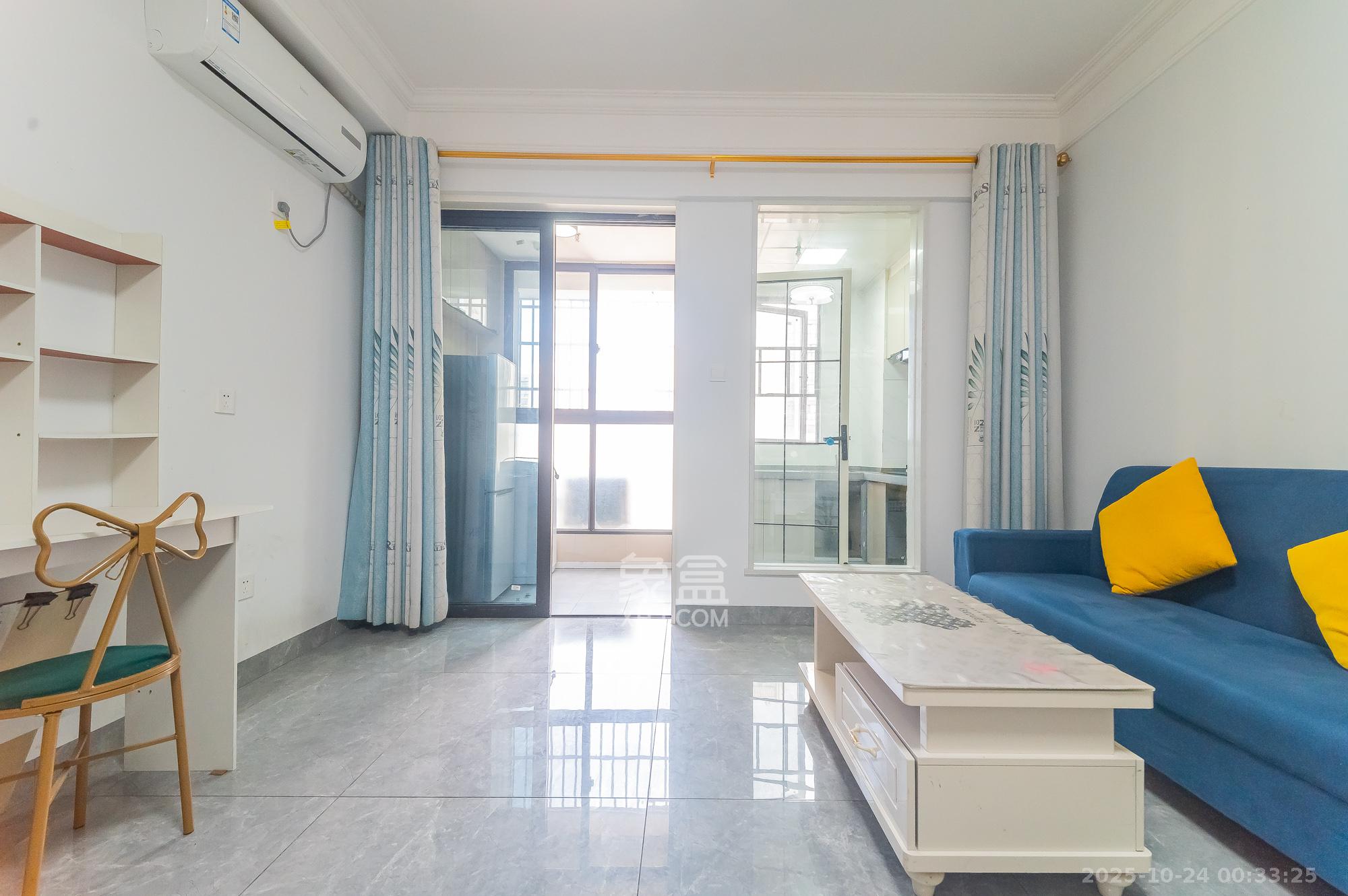 国泰九龙湾 1室1厅1卫 25.0万 国泰九龙湾 1室1厅1卫 25.0万客厅