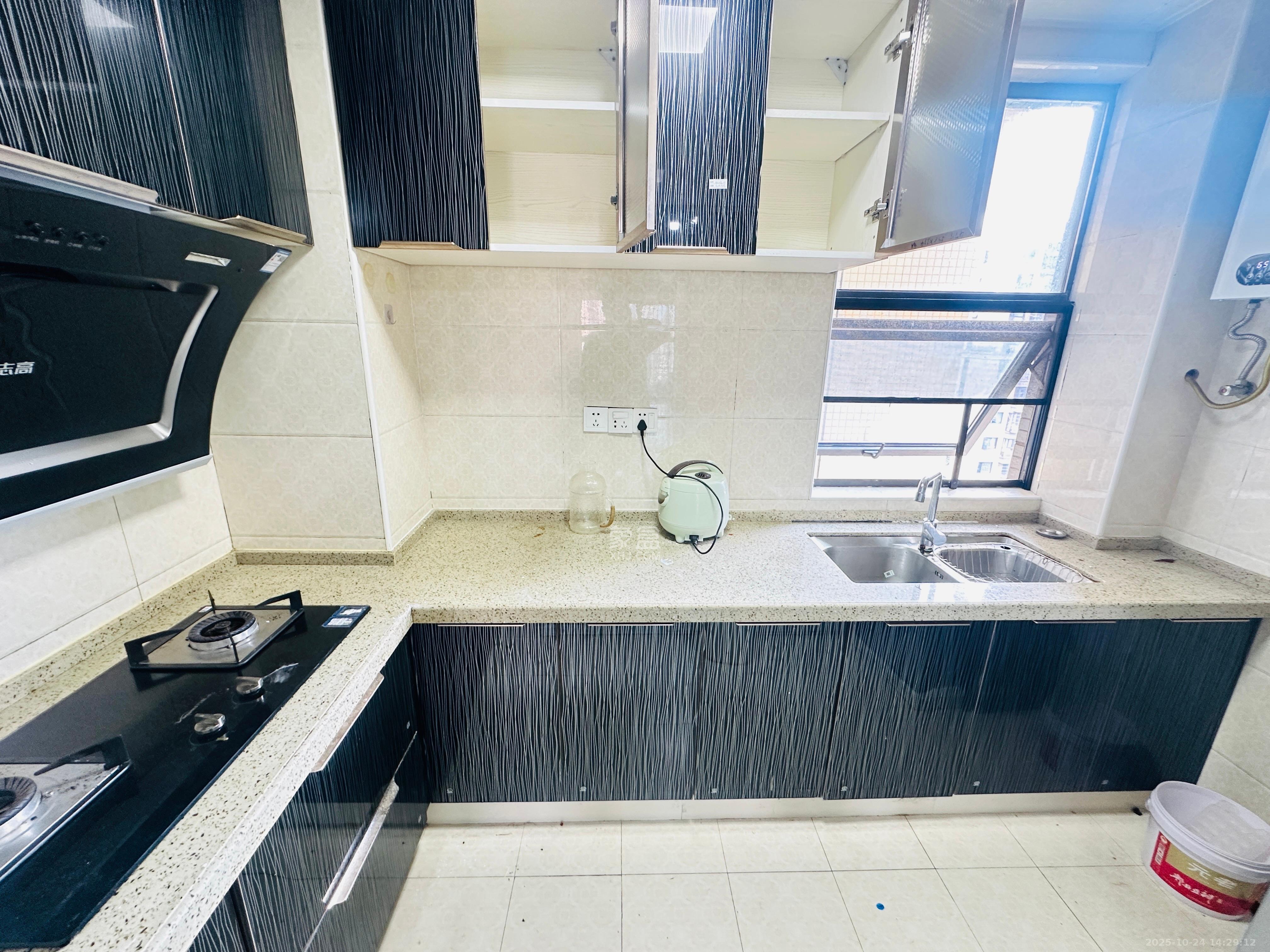 汇一城(汇壹公馆) 2室2厅1卫 1800.0元/月 汇一城(汇壹公馆) 2室2厅1卫 1800.0元/月室内图