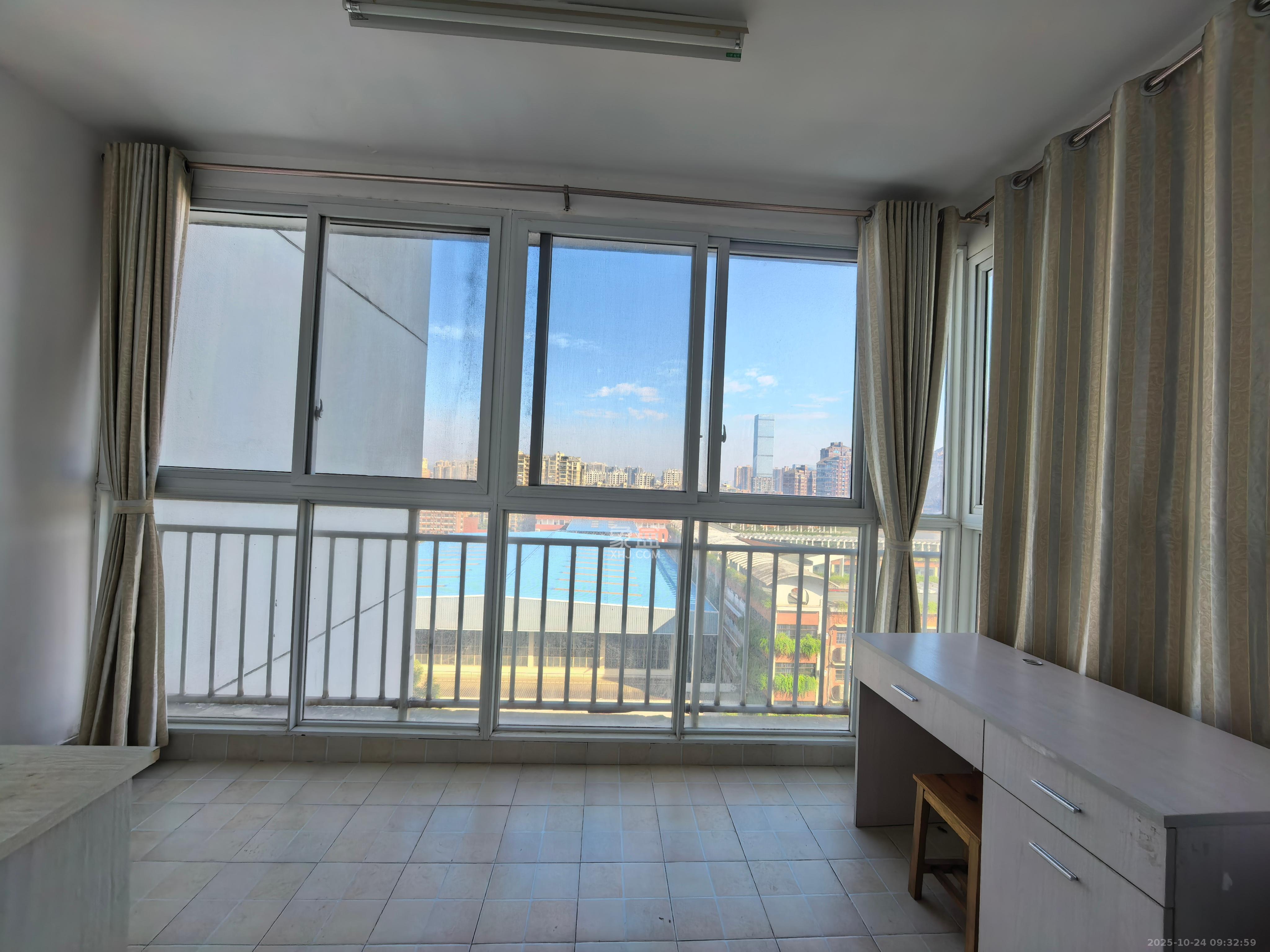 景江雅苑  4室2厅1卫    3500.0元/月 景江雅苑  4室2厅1卫    3500.0元/月室内图