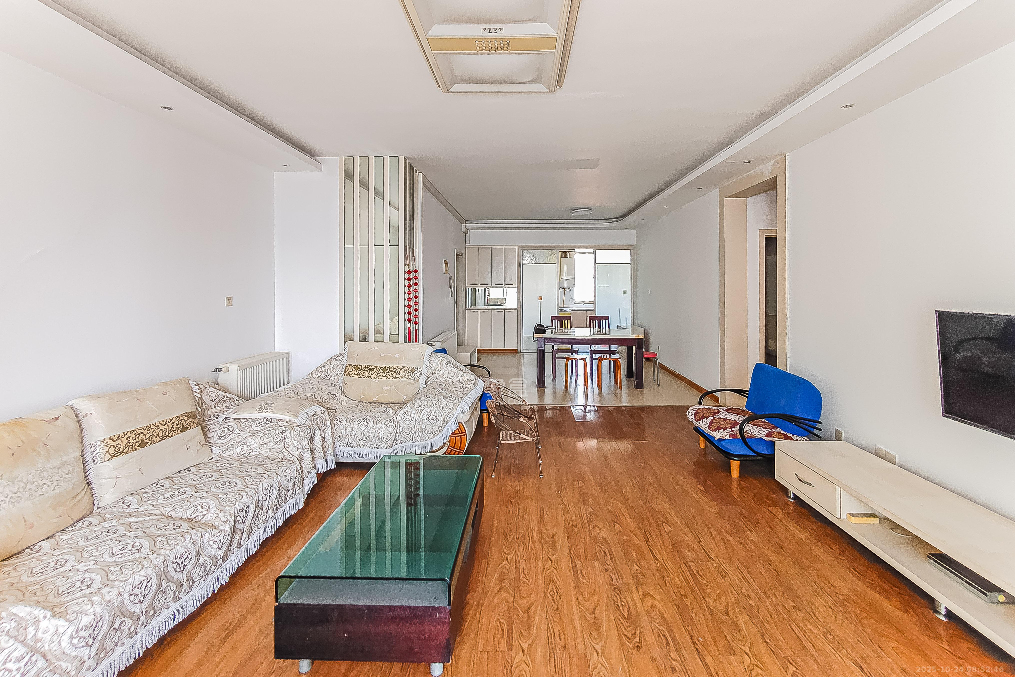 中天枫景园  4室2厅2卫    356.0万 中天枫景园  4室2厅2卫    356.0万客厅