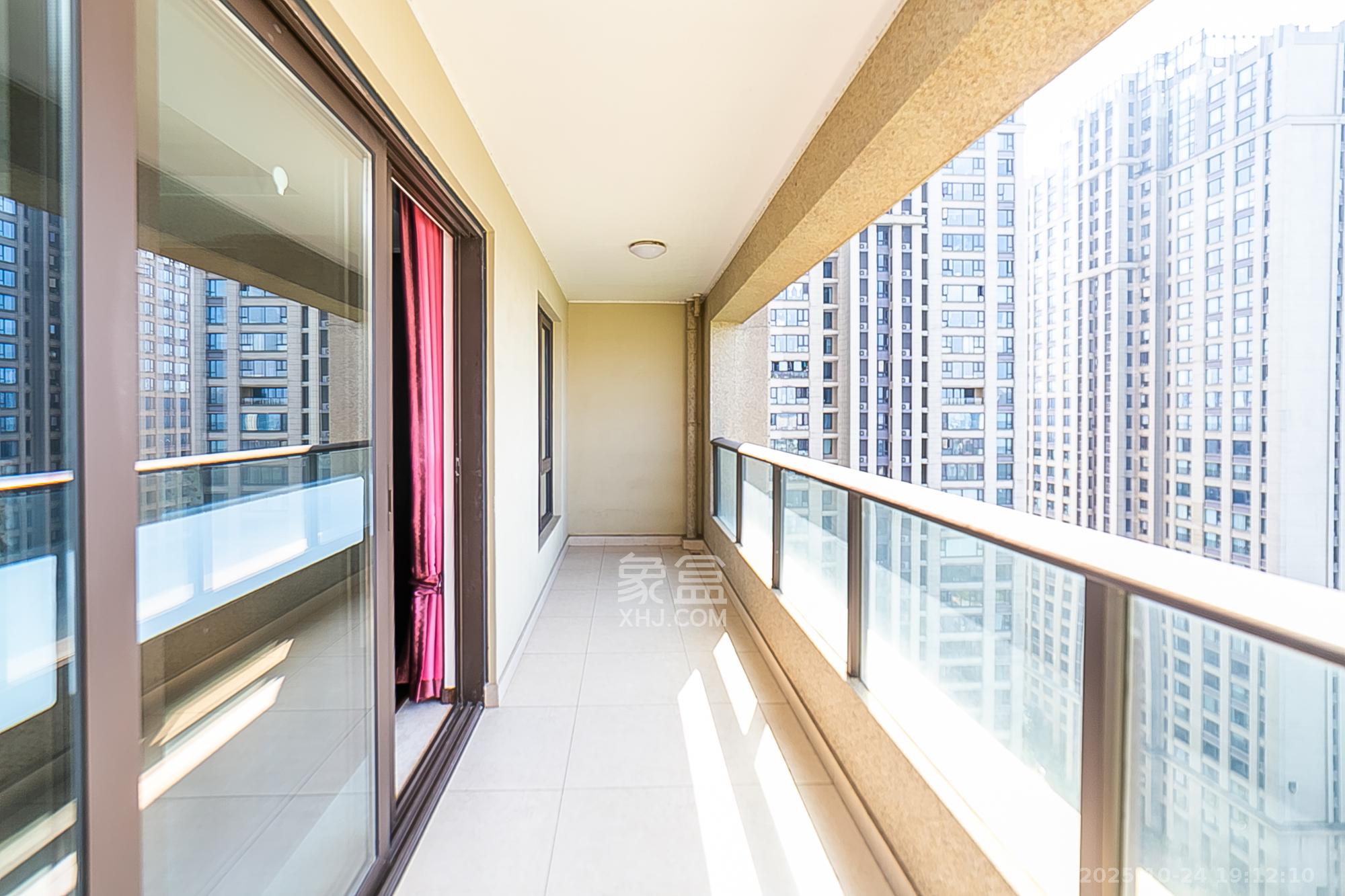 万科紫台 3室2厅2卫 239.0万 万科紫台 3室2厅2卫 239.0万阳台