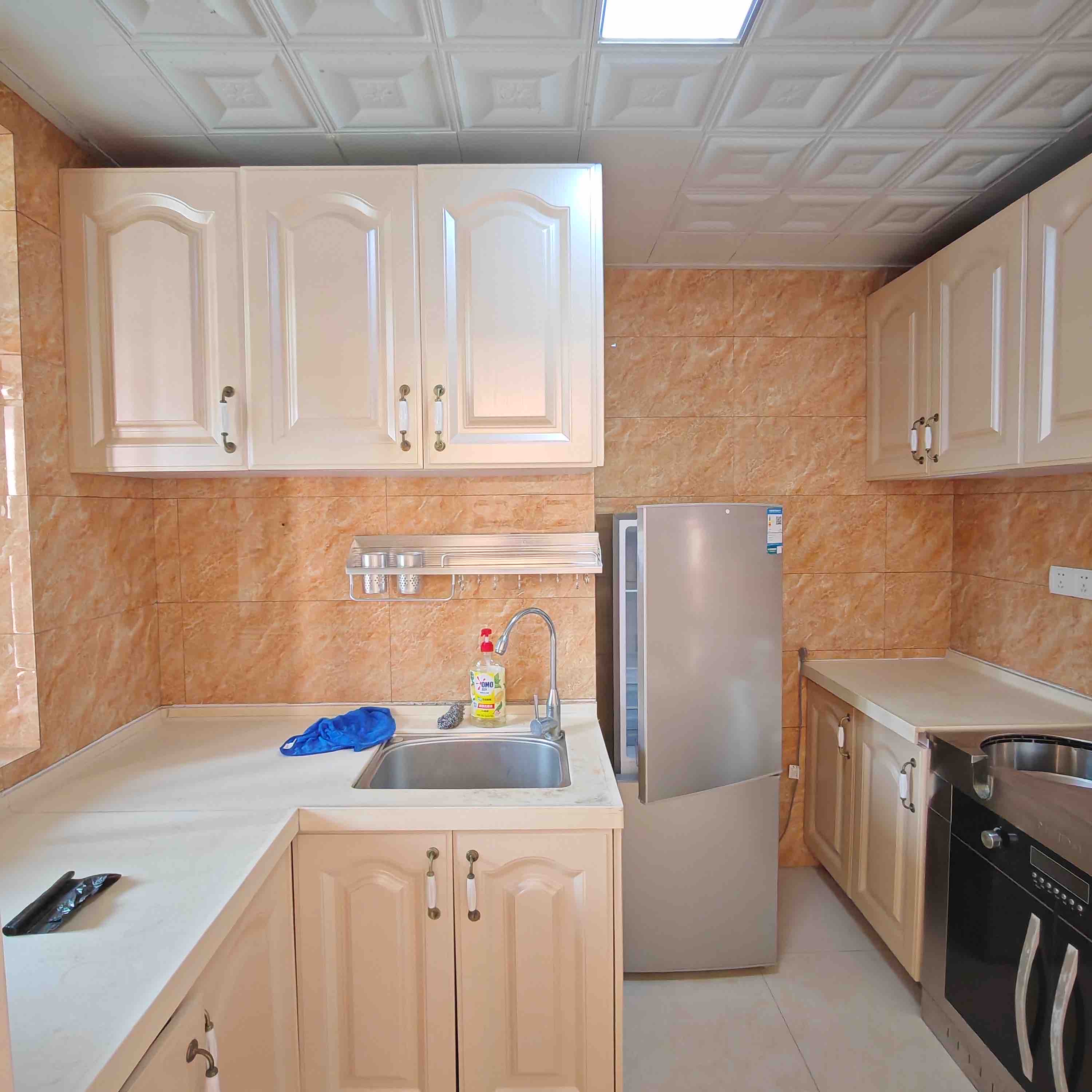 国兴城（C区）  2室2厅1卫    200.0万客厅