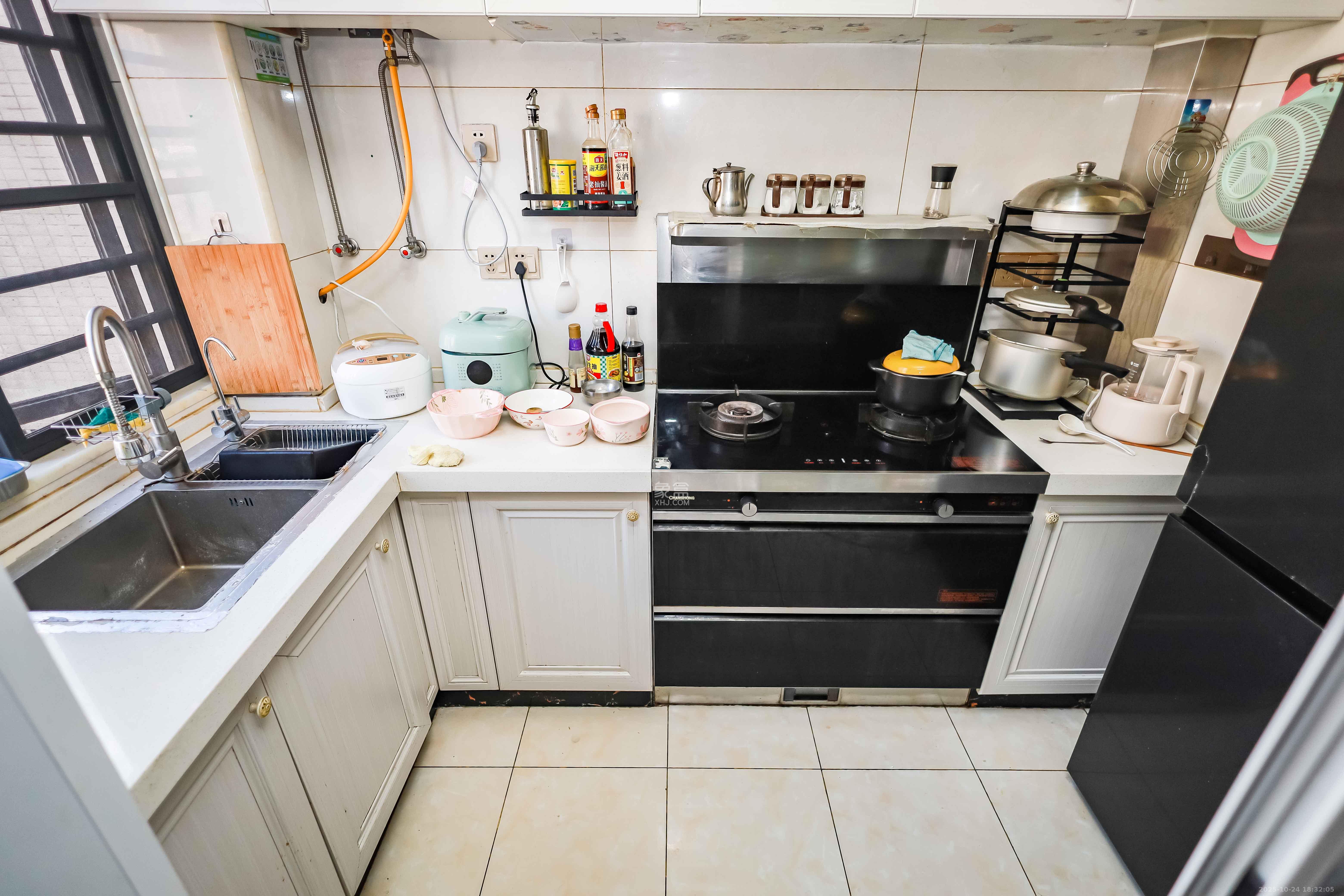 盛世耀凯  3室2厅1卫    98.0万厨房