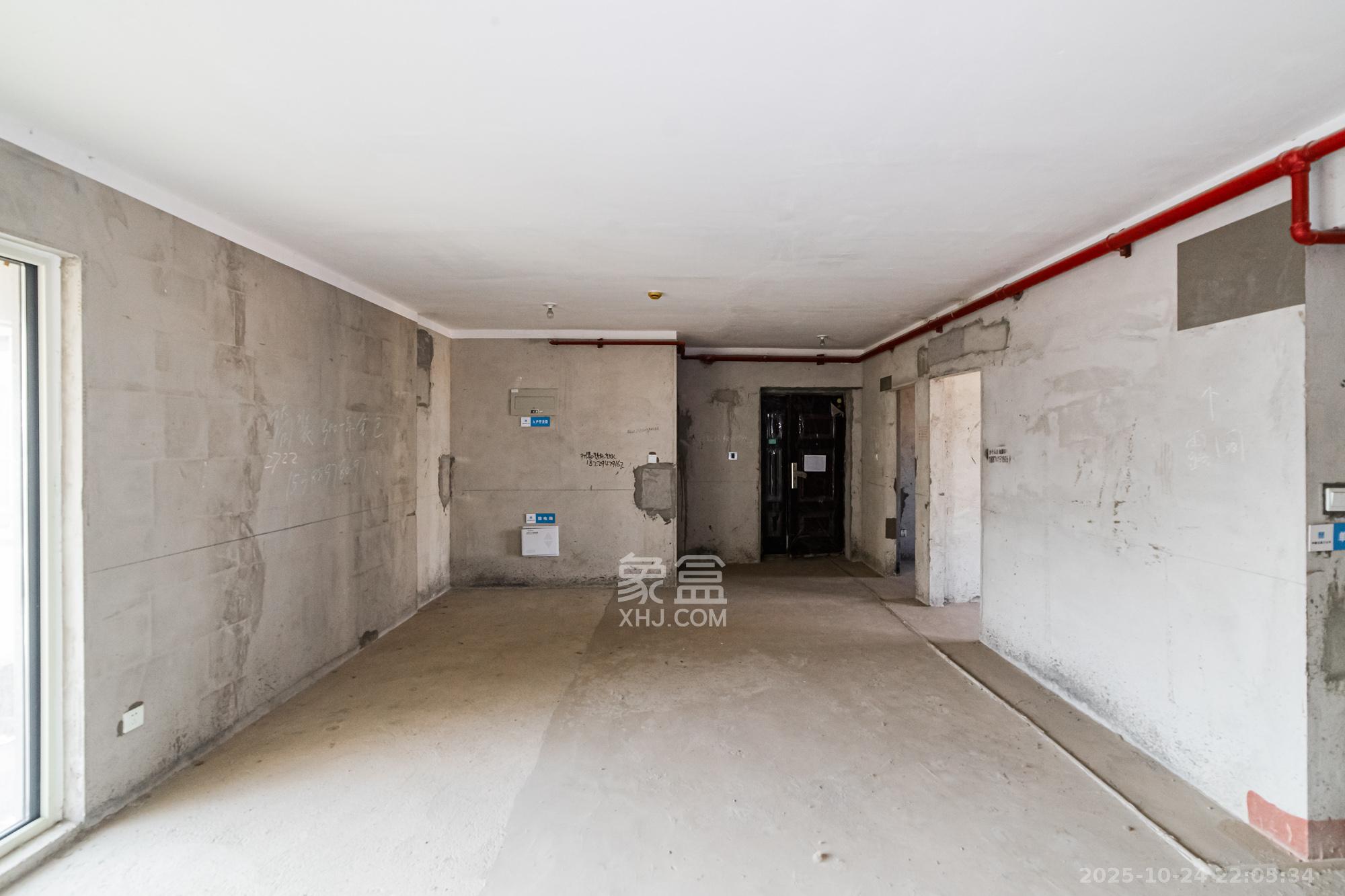 北辰三角洲E7区  3室2厅2卫    158.0万客厅