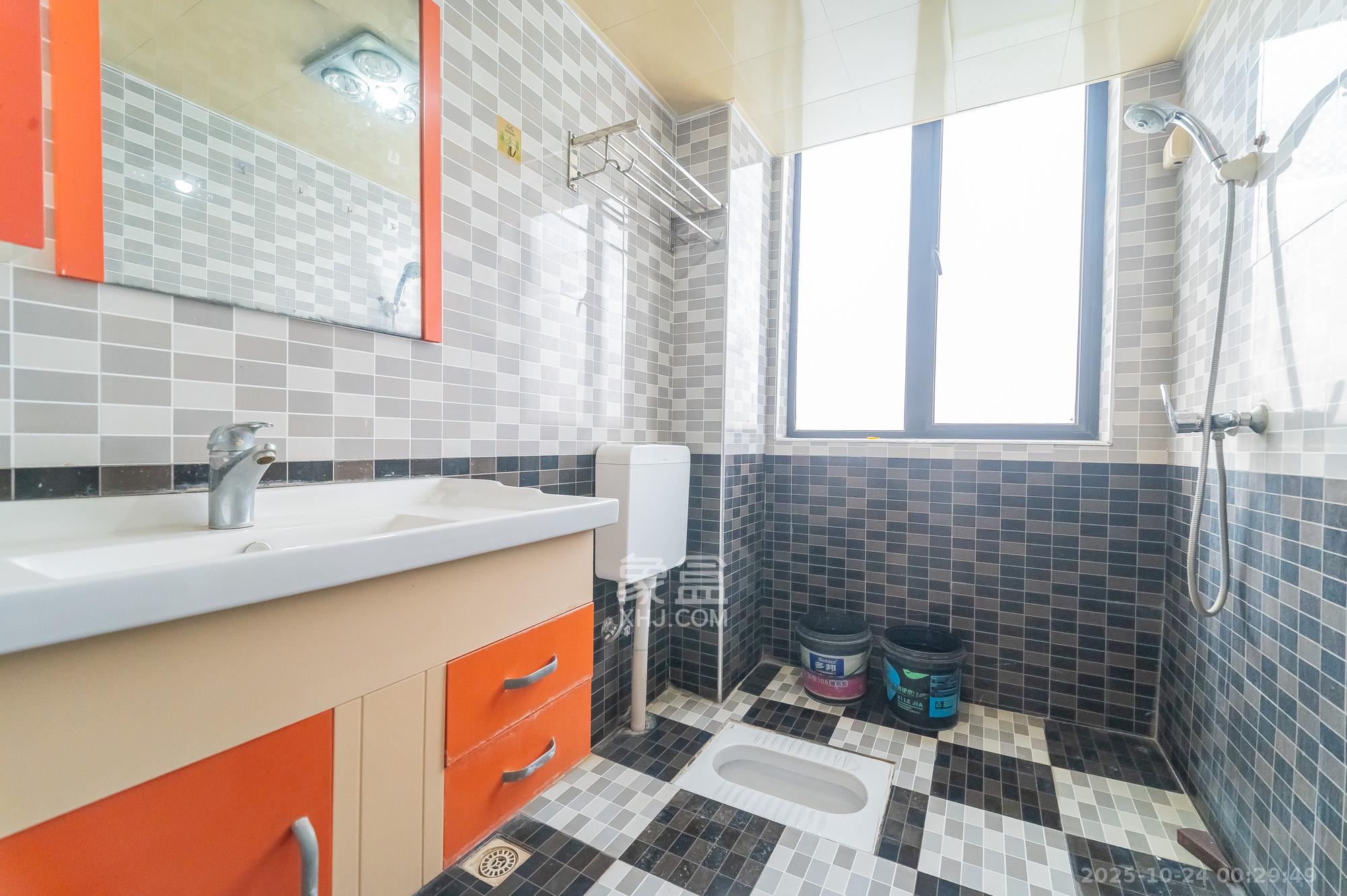 松雅湖金岸 2室2厅1卫 70.0万 松雅湖金岸 2室2厅1卫 70.0万卫生间