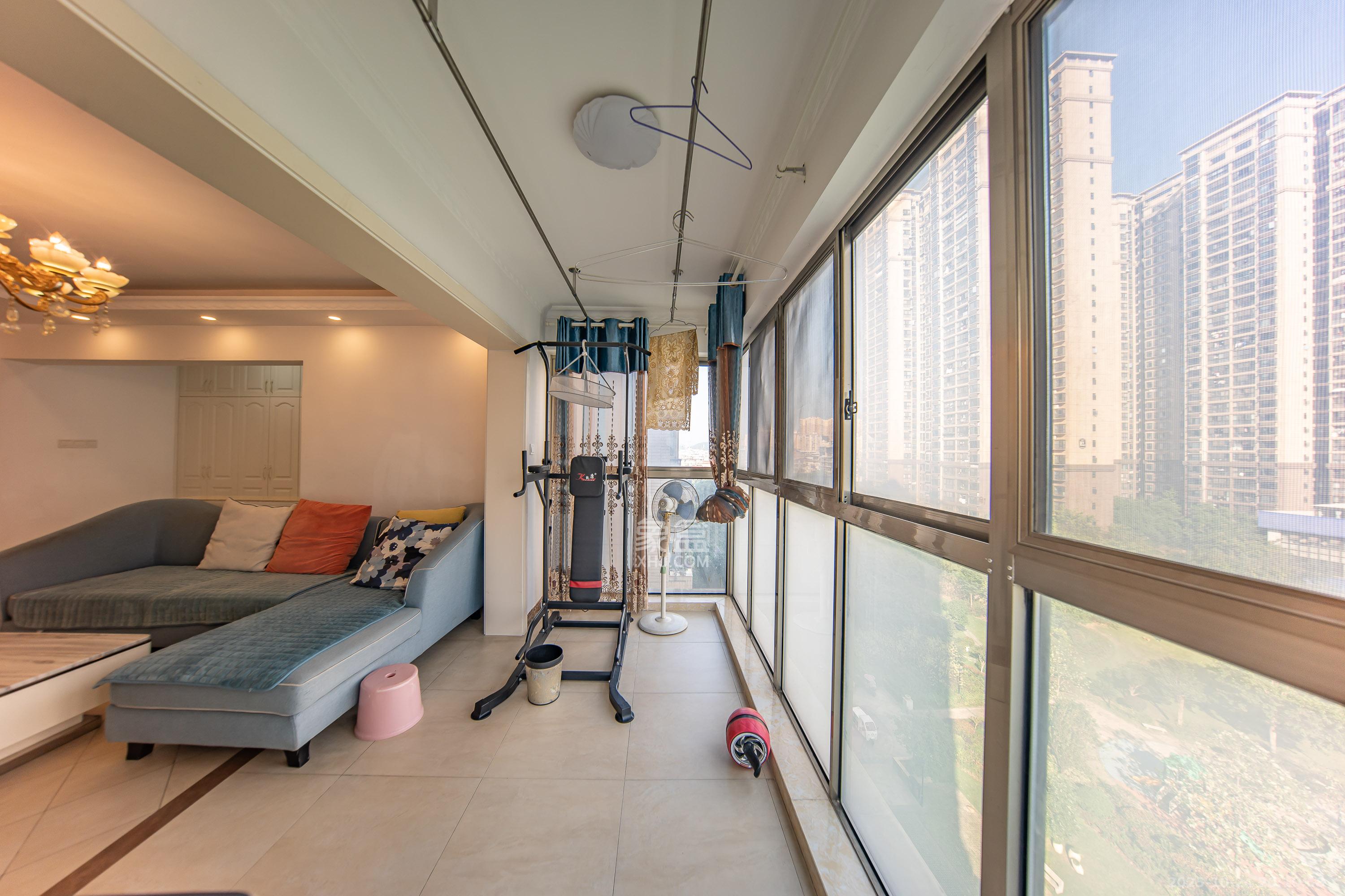 江山帝景哈佛 3室2厅2卫 128.0万 江山帝景哈佛 3室2厅2卫 128.0万阳台