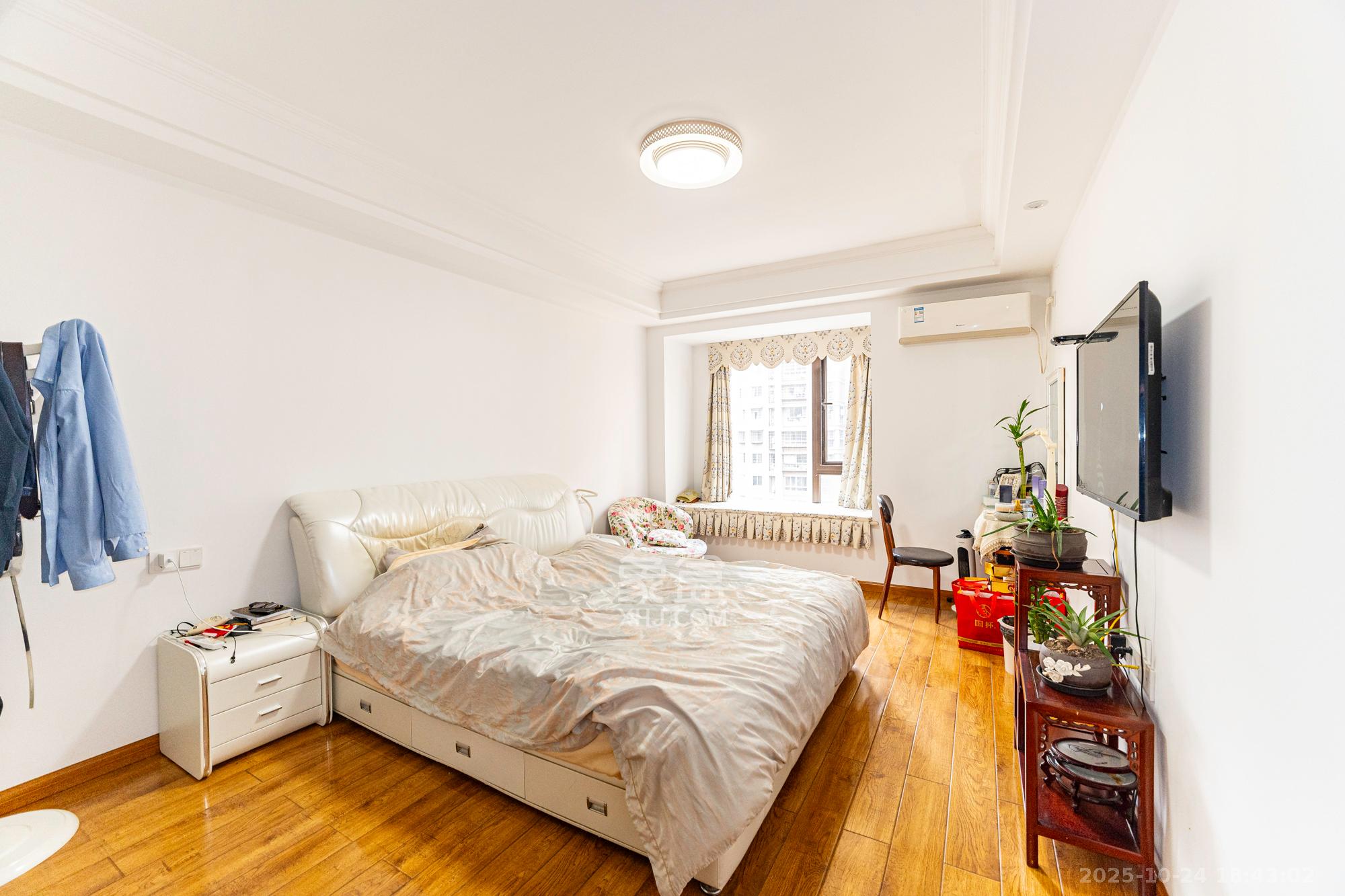 华润凤凰城三期  3室2厅1卫    105.0万 华润凤凰城三期  3室2厅1卫    105.0万卧室