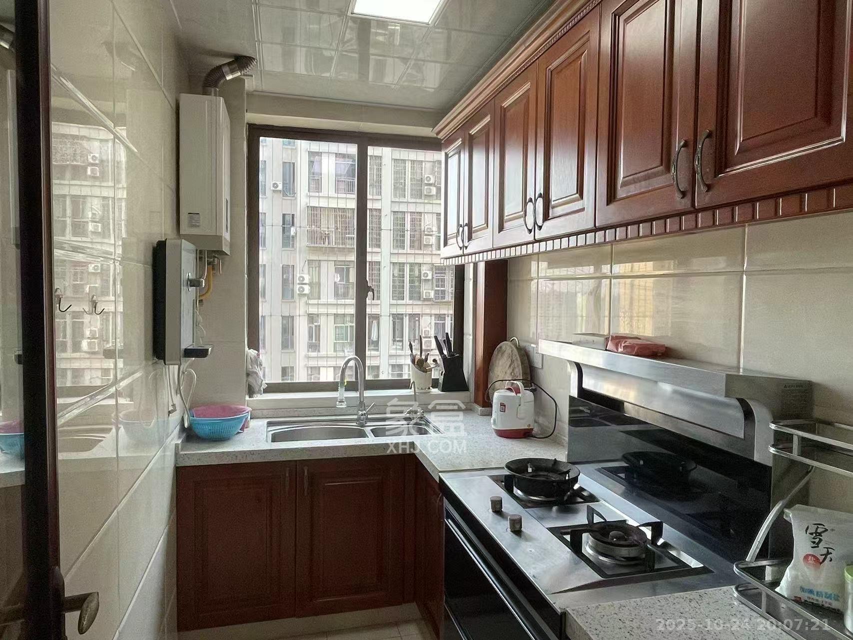 湖湾世景  1室1厅1卫    2700.0元/月室内图