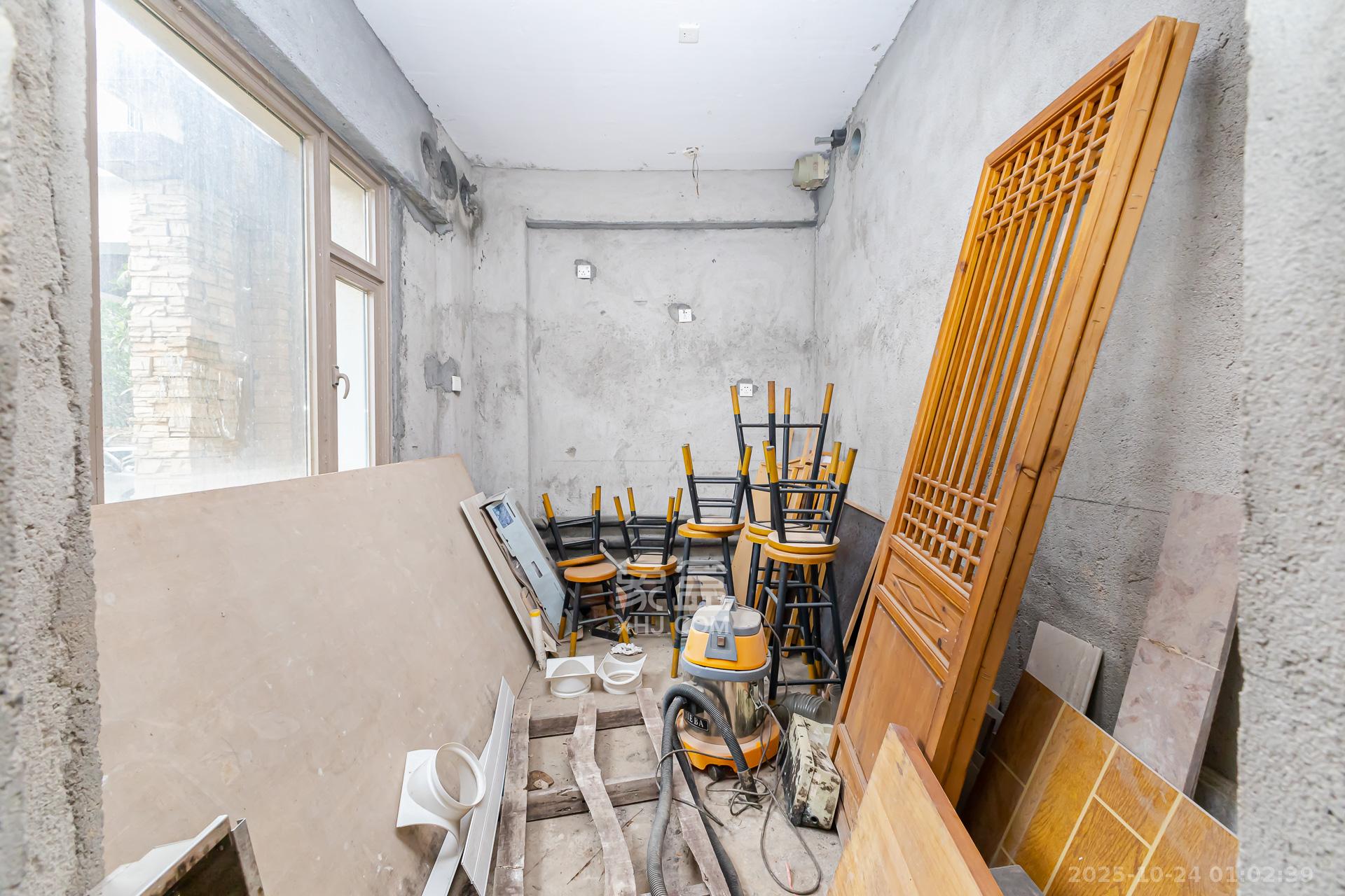 盈峰翠邸  5室2厅4卫    155.0万 盈峰翠邸  5室2厅4卫    155.0万厨房