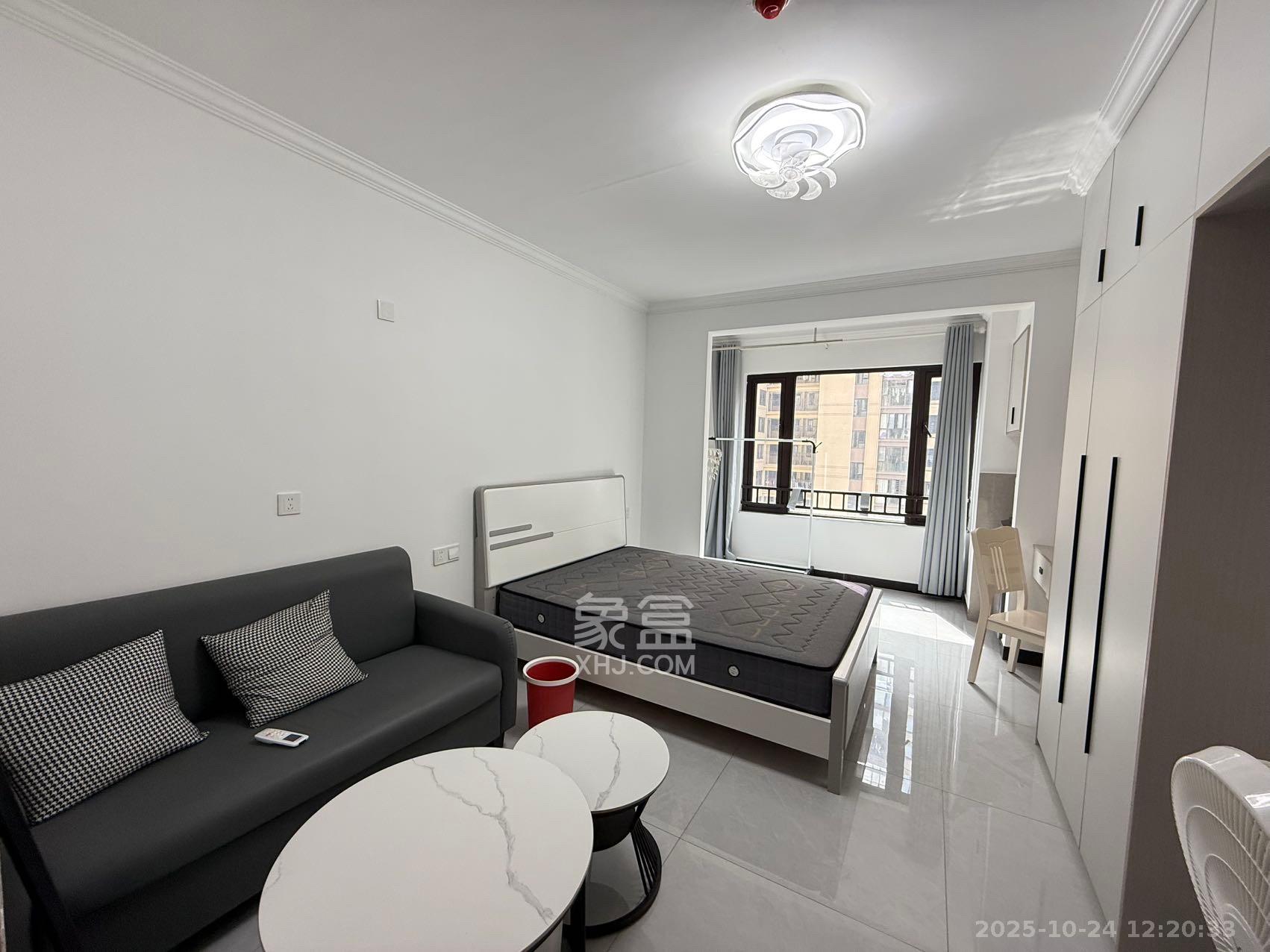 中海珑悦府  1室1厅1卫    1200.0元/月