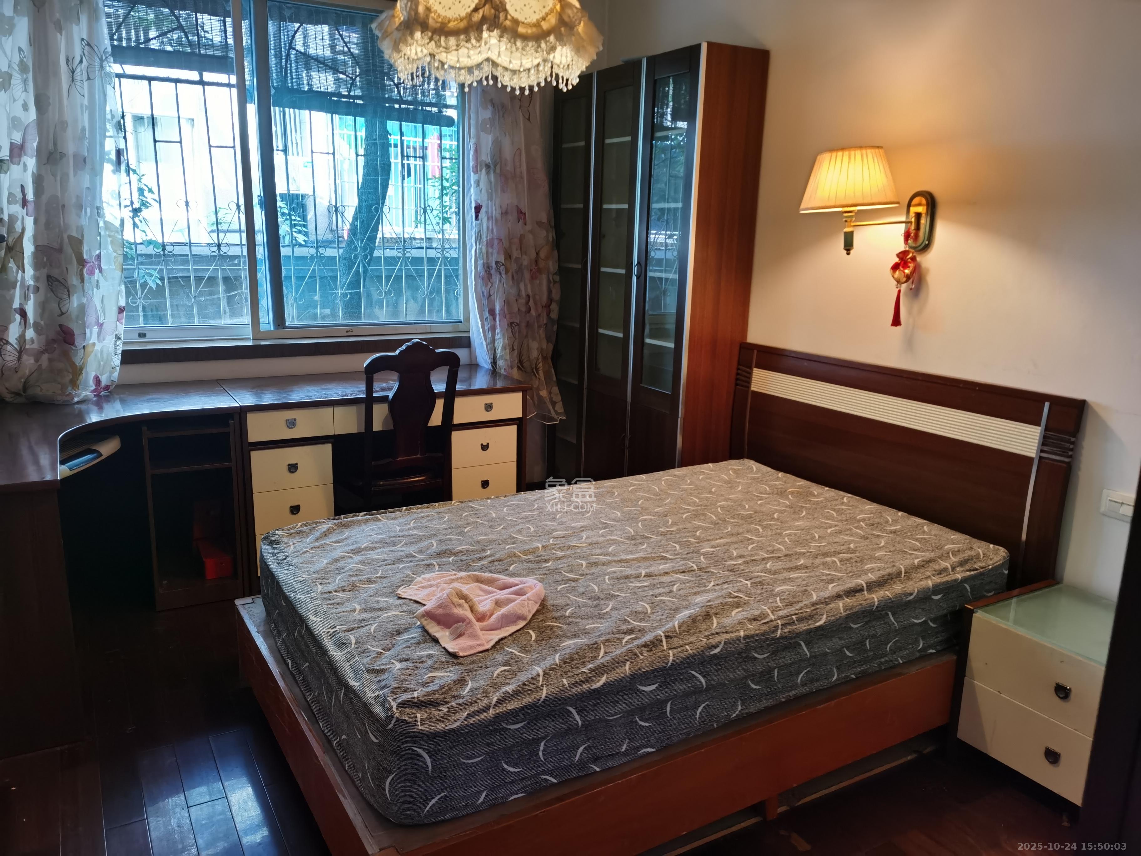 东风二村社区房  3室2厅1卫    3500.0元/月室内图