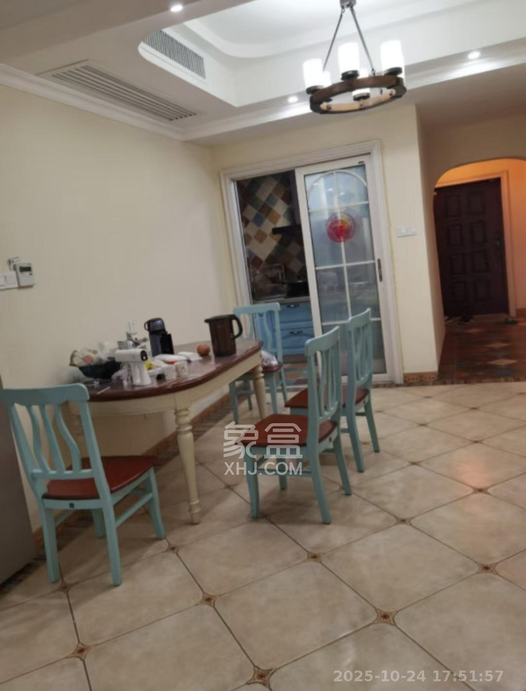 藏珑湖上国际花园  3室2厅1卫    4500.0元/月室内图