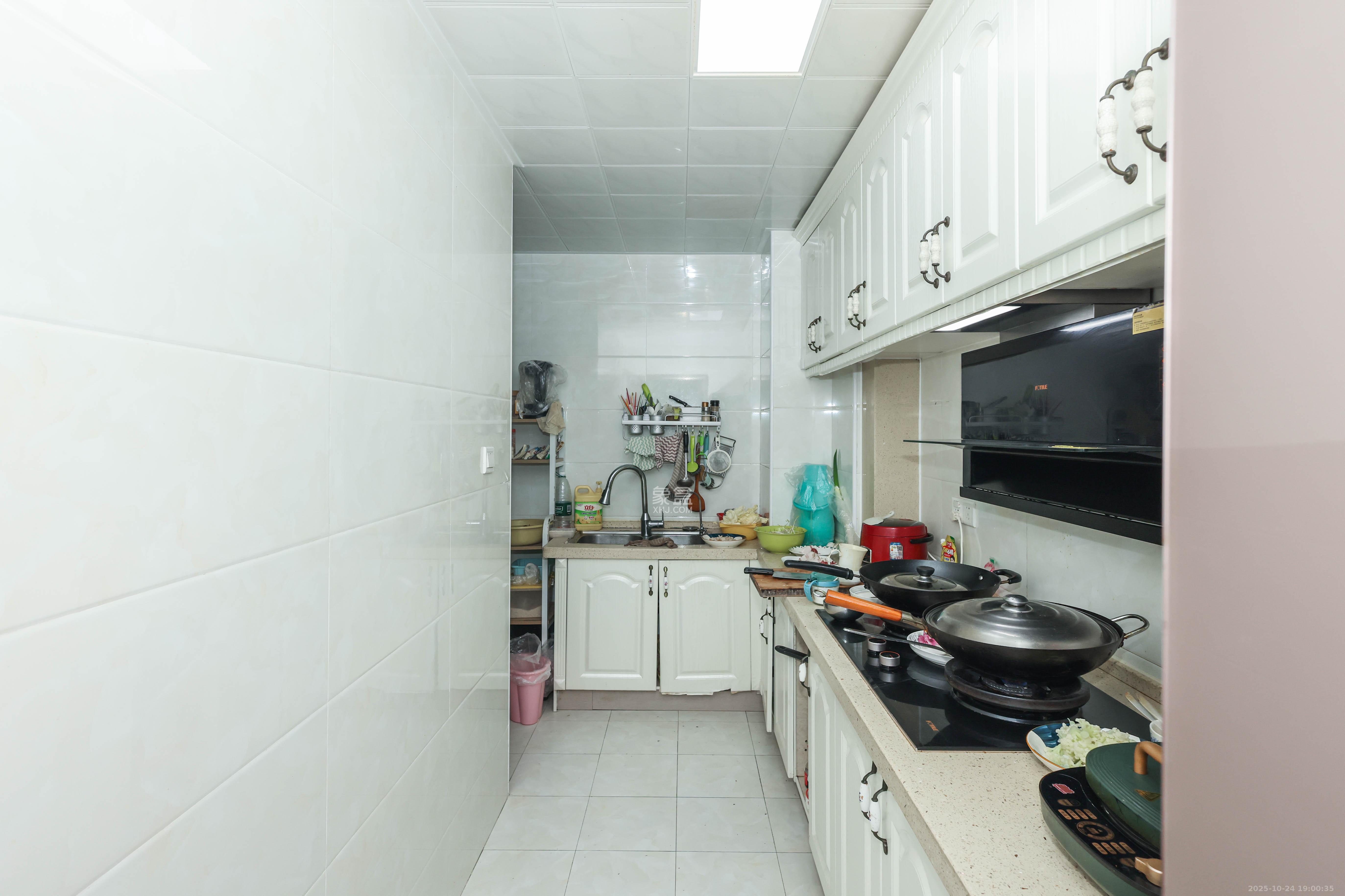 旭辉御府  3室2厅1卫    88.8万 旭辉御府  3室2厅1卫    88.8万厨房