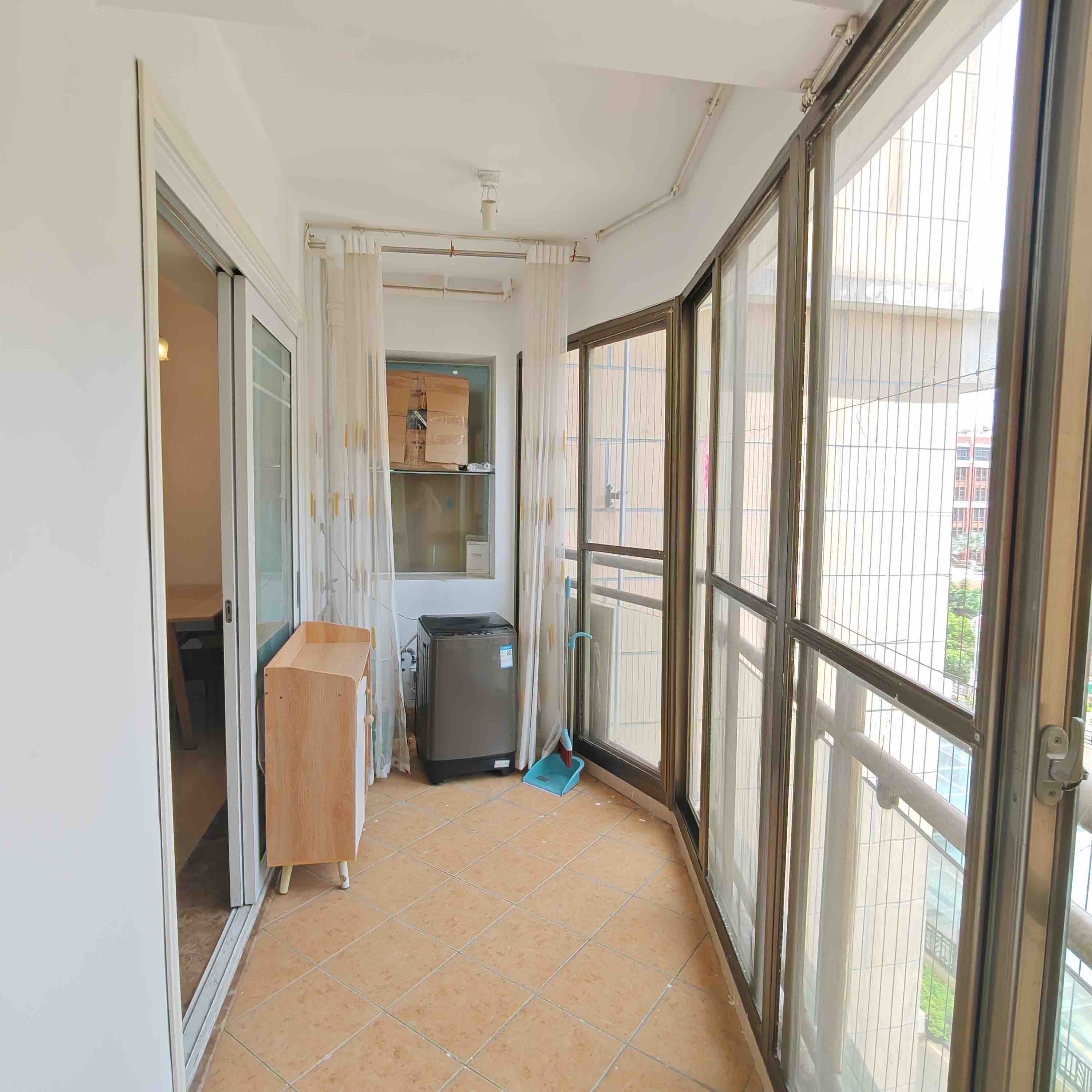 国兴城（C区）  2室2厅1卫    200.0万客厅