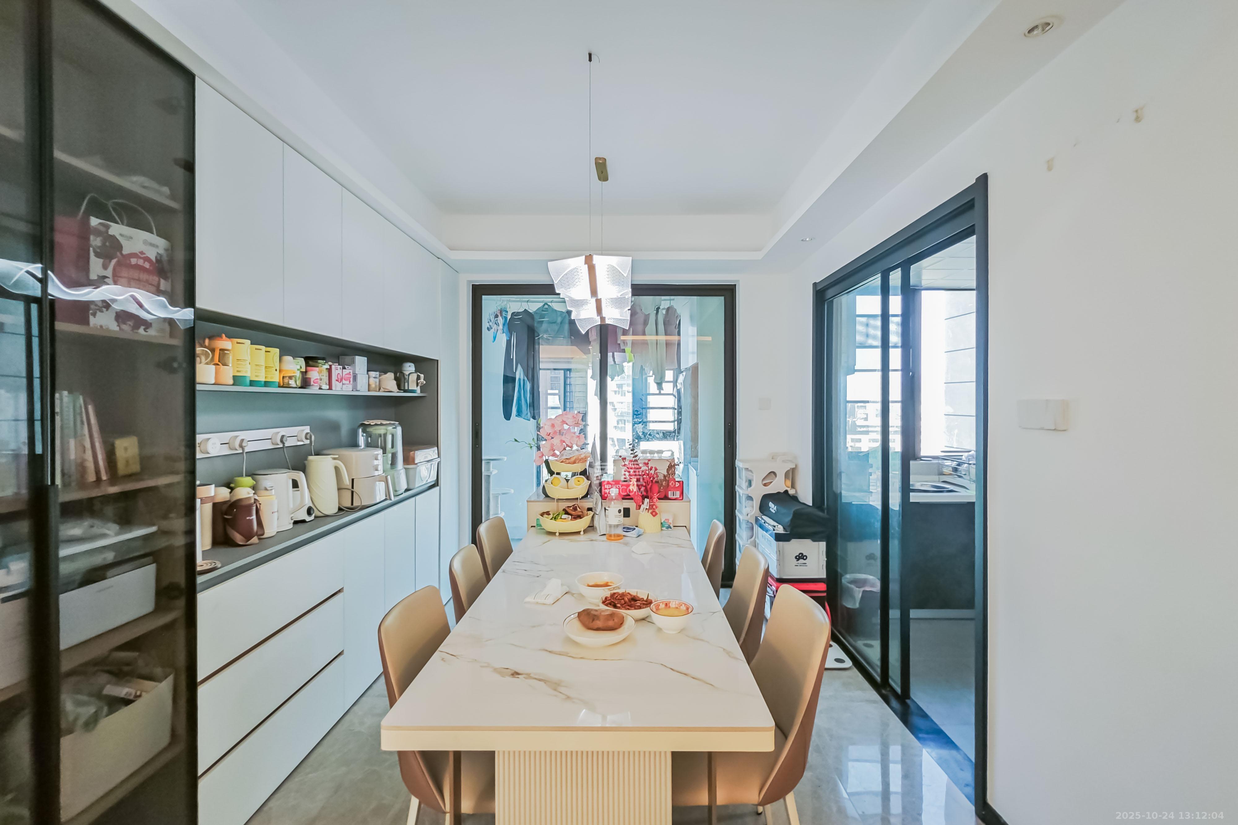 臻园  4室2厅2卫    175.0万 臻园  4室2厅2卫    175.0万客厅