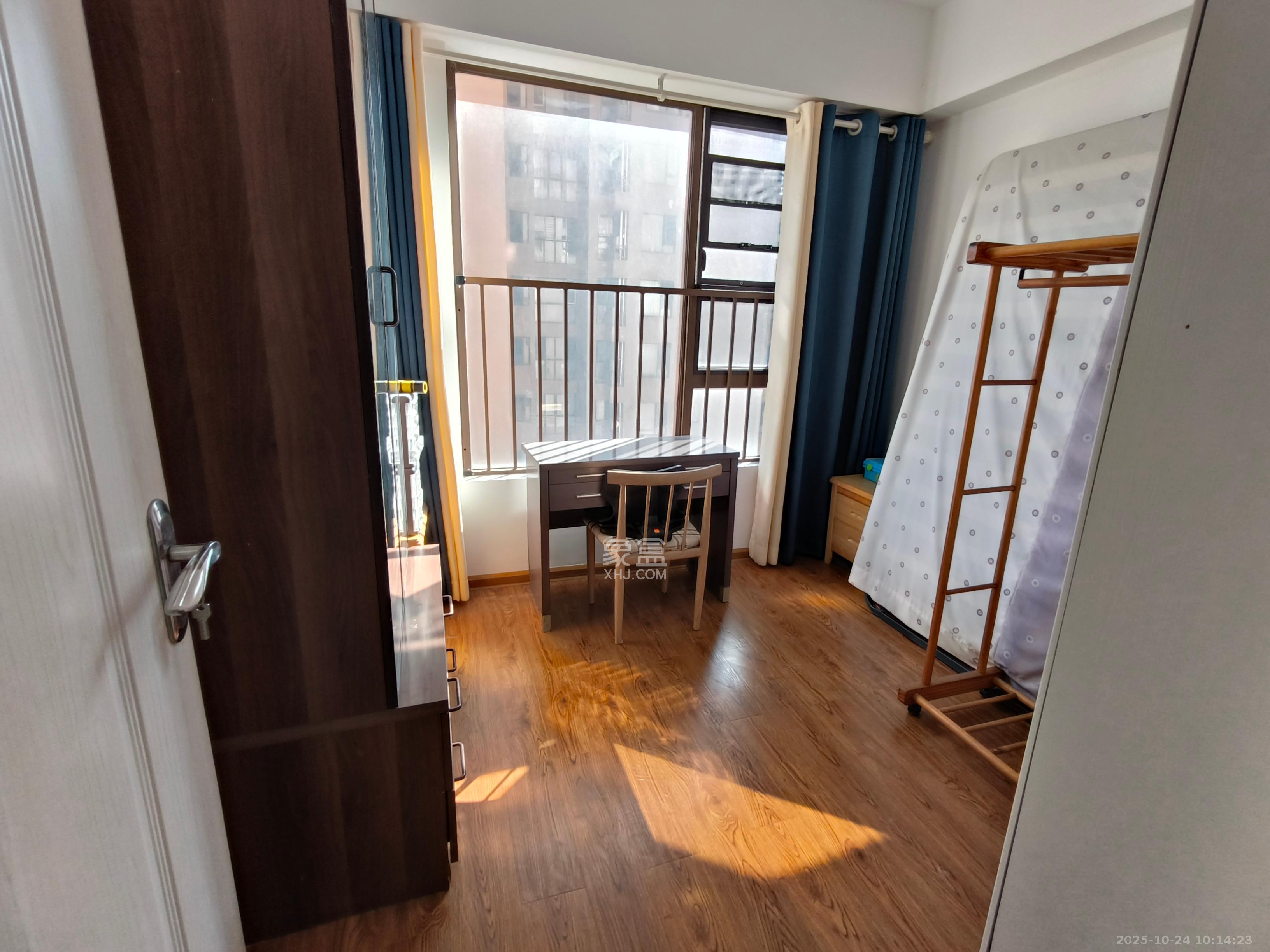 第六都(陆都小区)  3室2厅1卫    3300.0元/月 第六都(陆都小区)  3室2厅1卫    3300.0元/月室内图