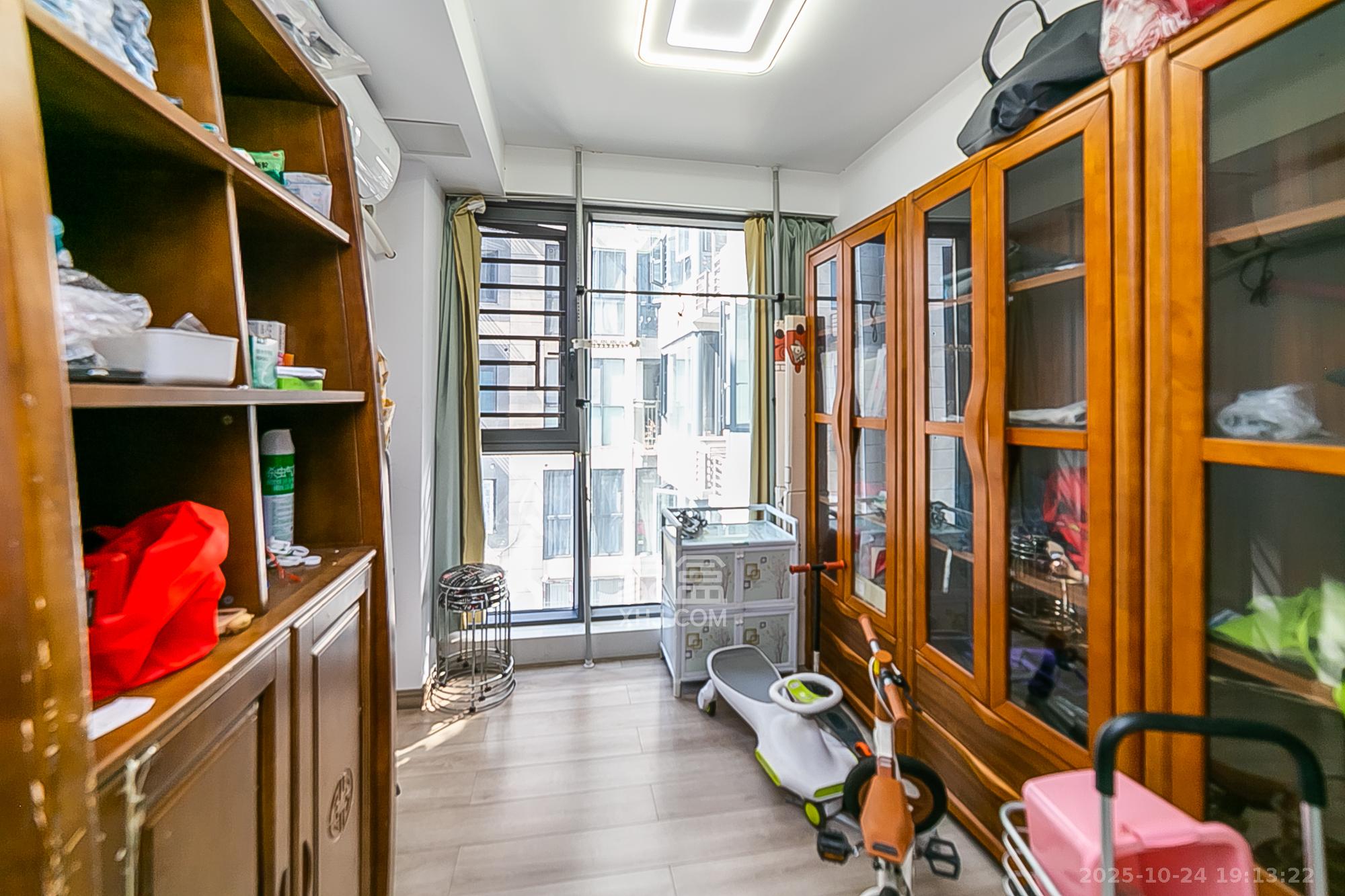 华银南苑融域  3室2厅1卫    103.8万 华银南苑融域  3室2厅1卫    103.8万卧室