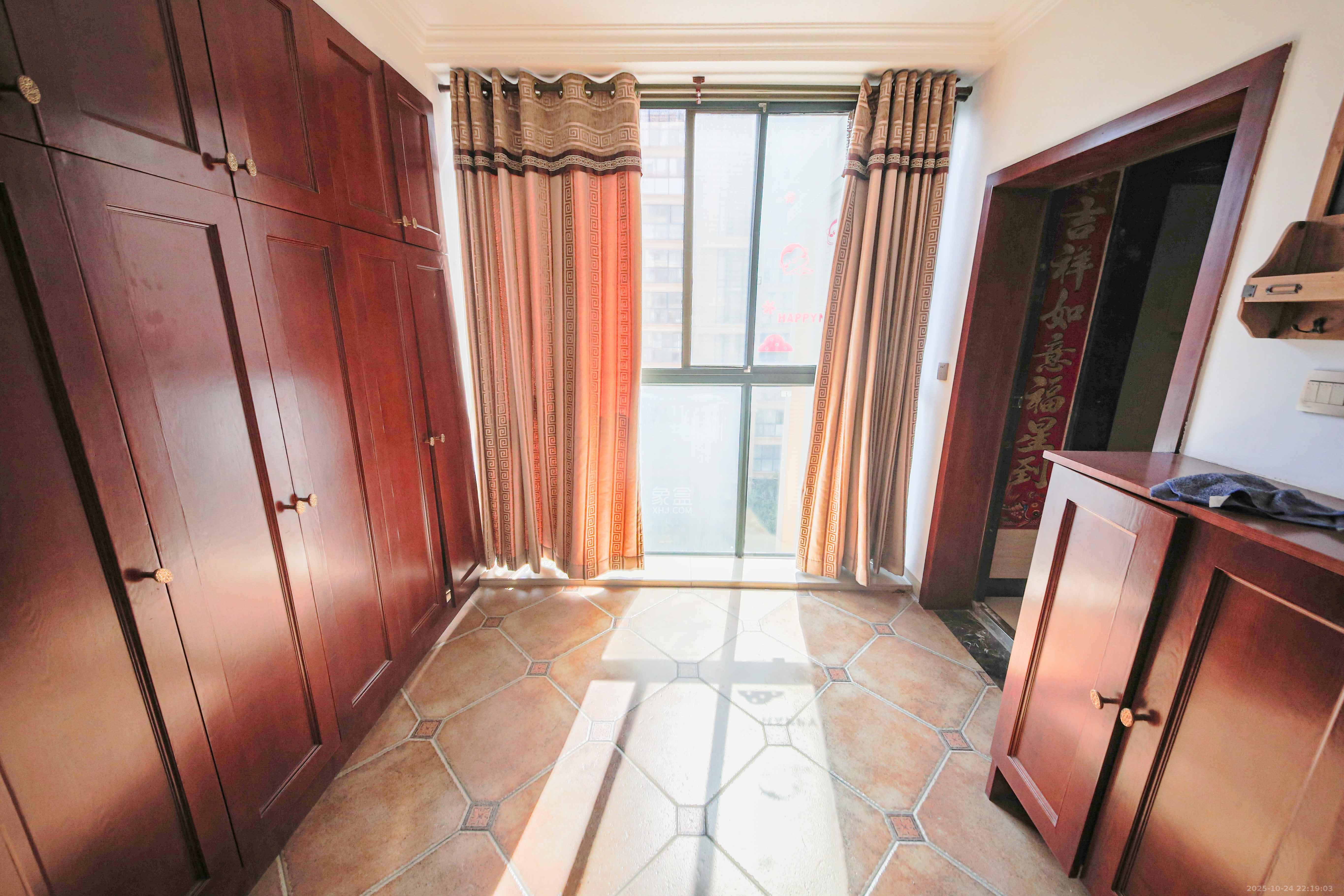 星城荣域  3室2厅2卫    158.0万 星城荣域  3室2厅2卫    158.0万阳台