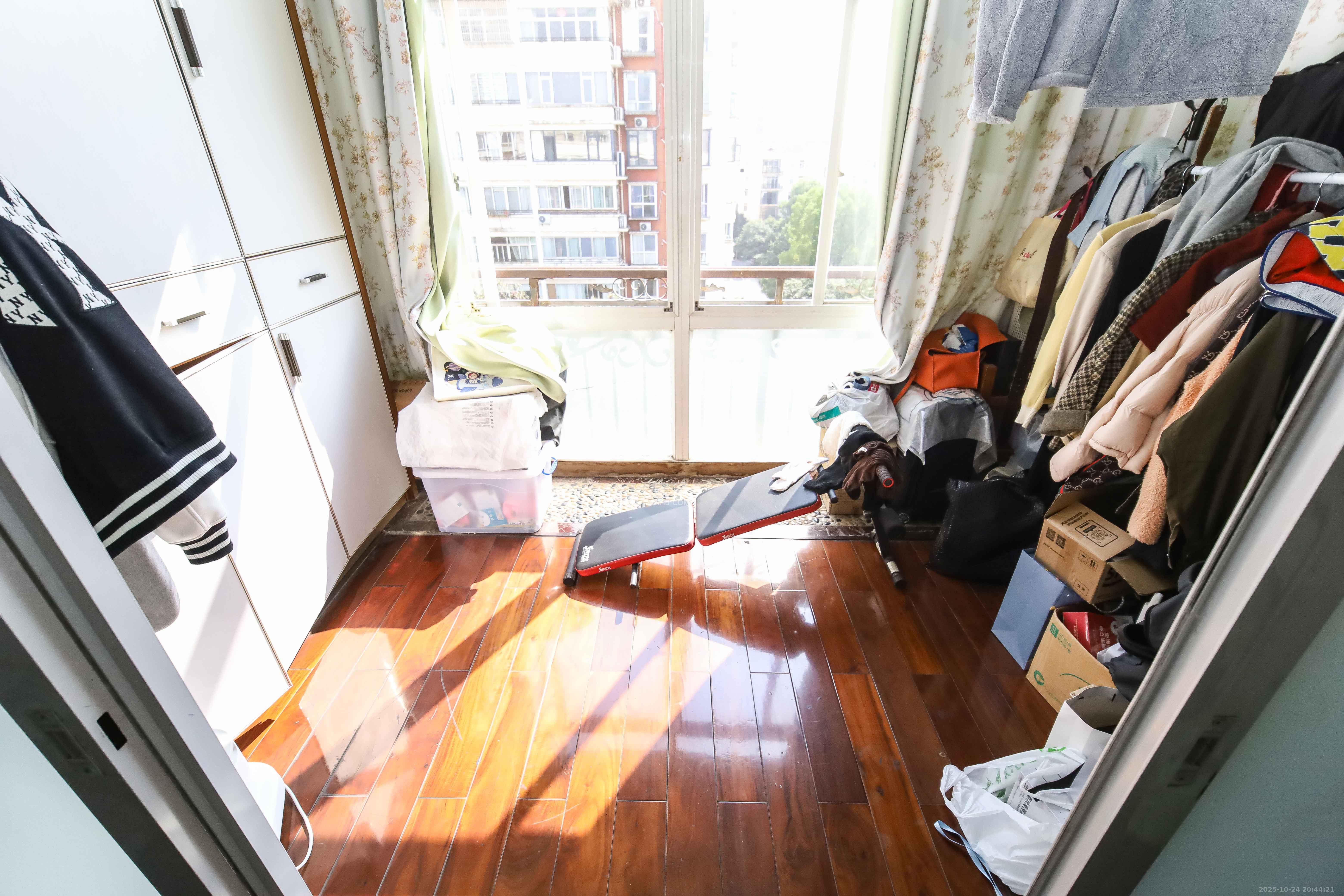 惠泽园  5室2厅4卫    242.0万阳台