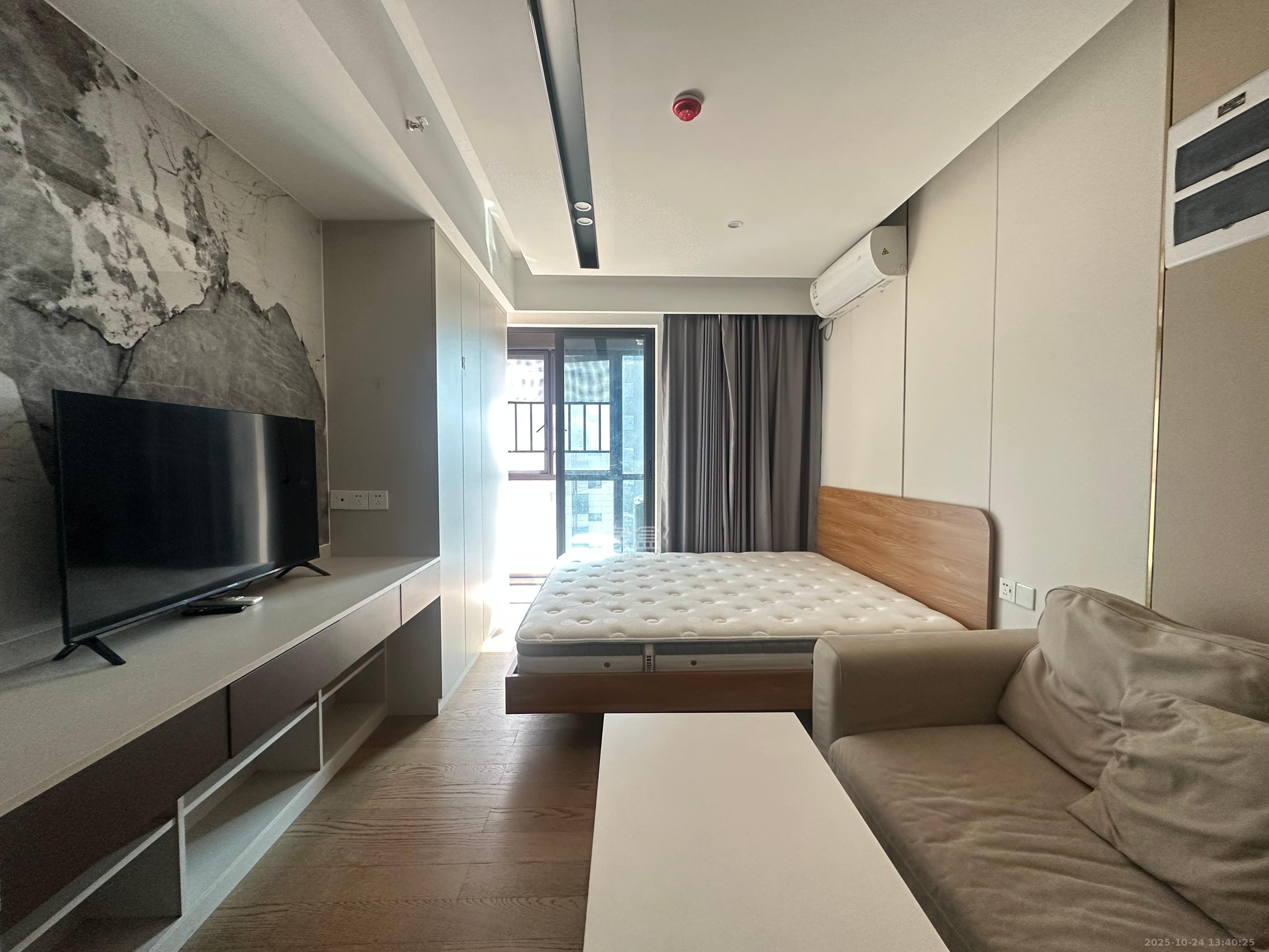 万科金色梦想D区  1室1厅1卫    1800.0元/月室内图1