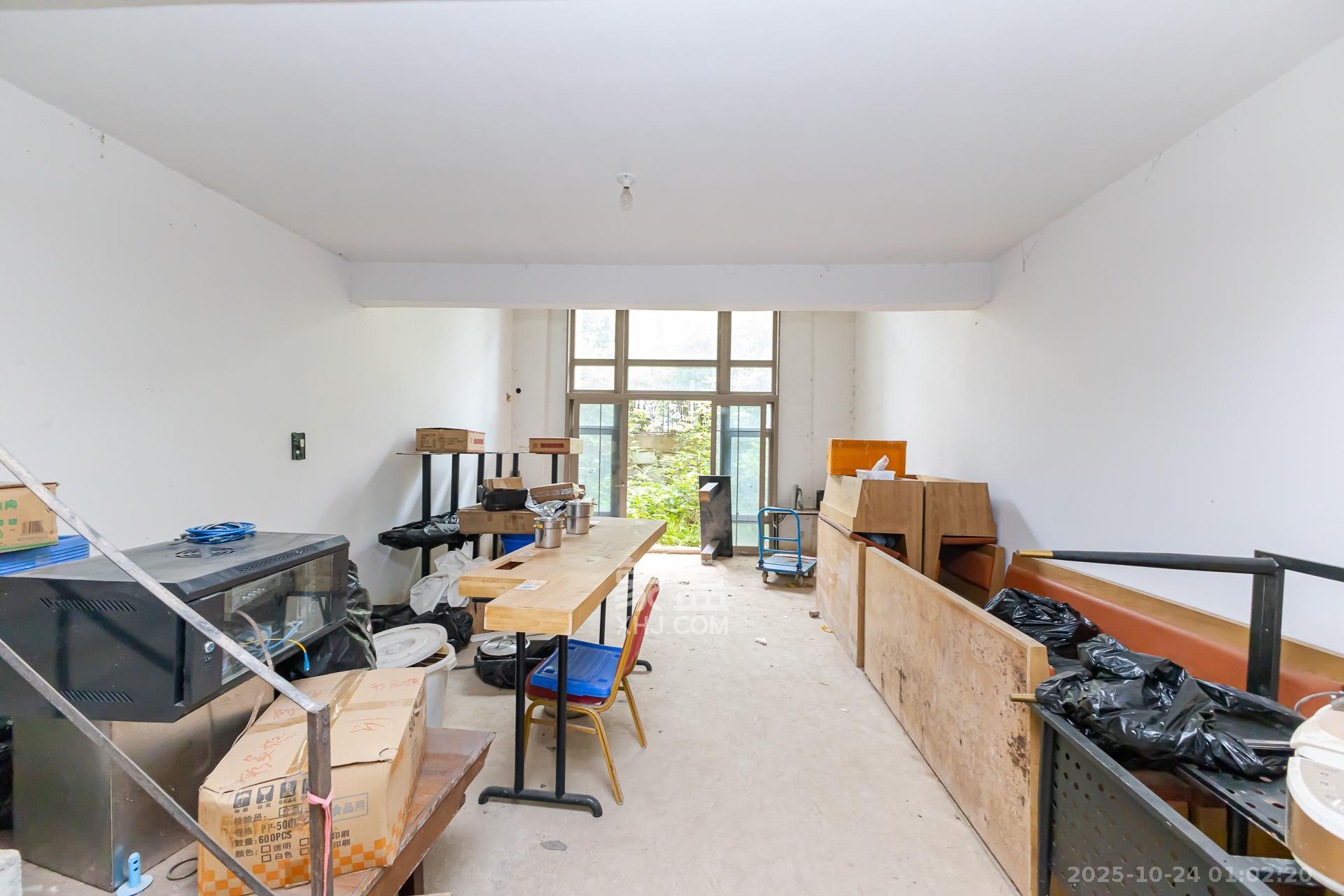 盈峰翠邸  5室2厅4卫    155.0万 盈峰翠邸  5室2厅4卫    155.0万客厅