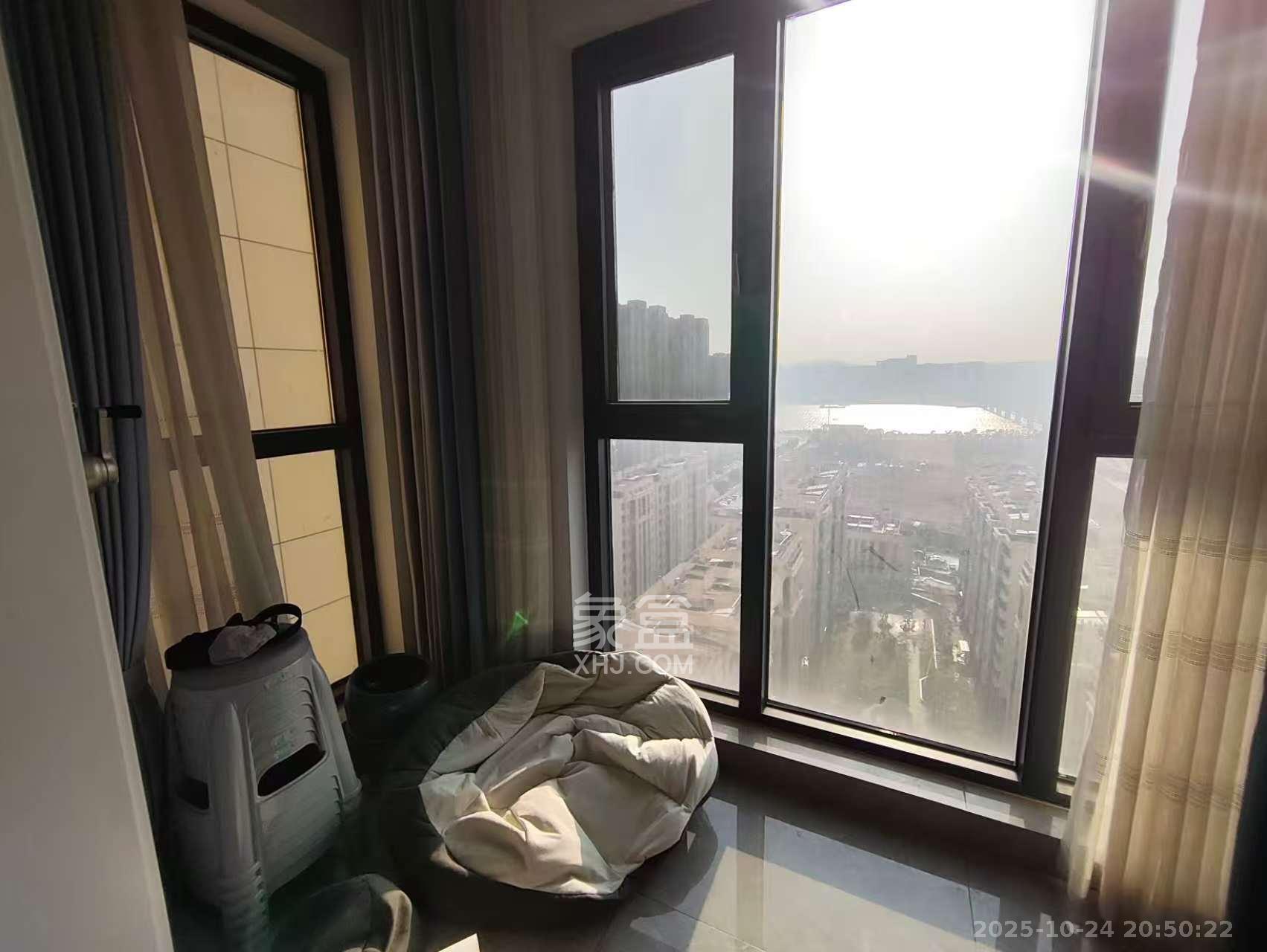 绿地海外滩二期  3室2厅2卫    2200.0元/月室内图