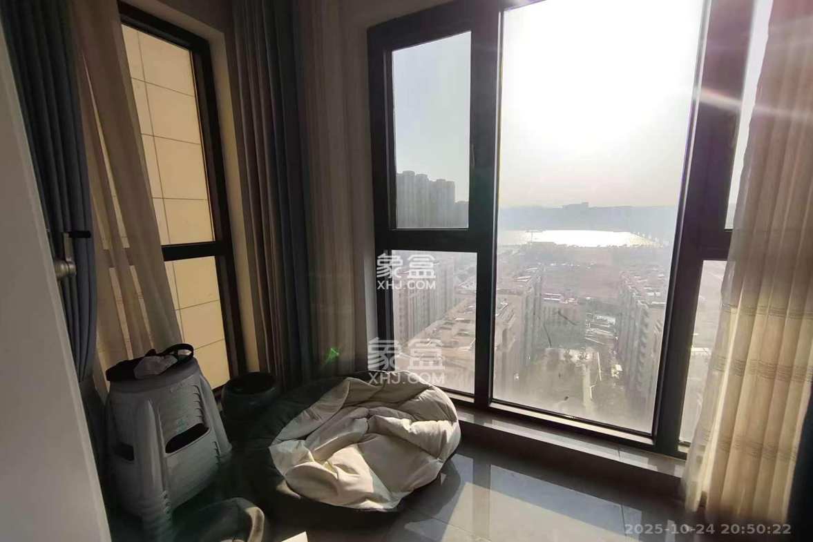 绿地海外滩二期  3室2厅2卫    2200.0元/月 绿地海外滩二期  3室2厅2卫    2200.0元/月室内图