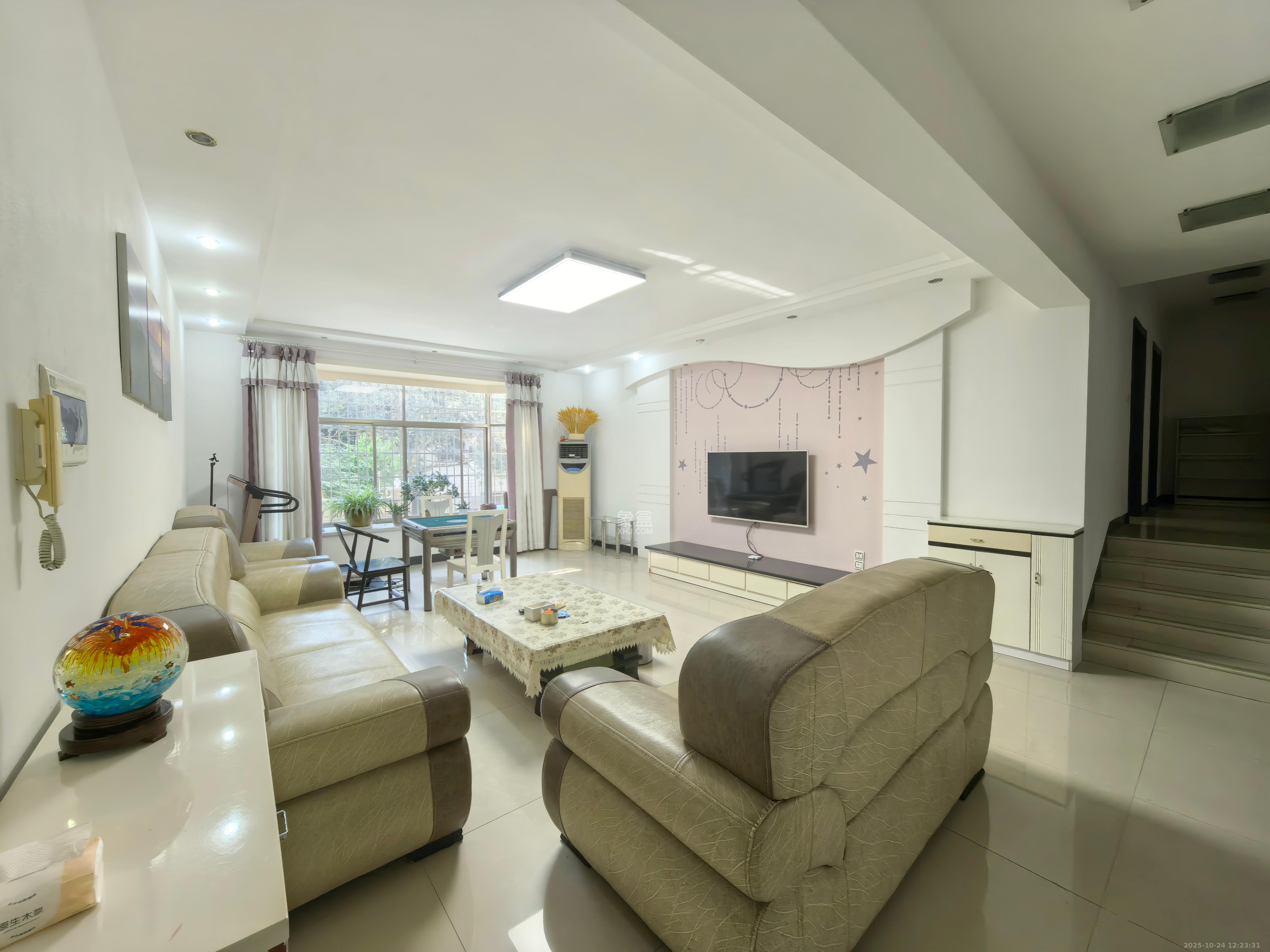 银苑山庄  4室2厅1卫    1800.0元/月室内图