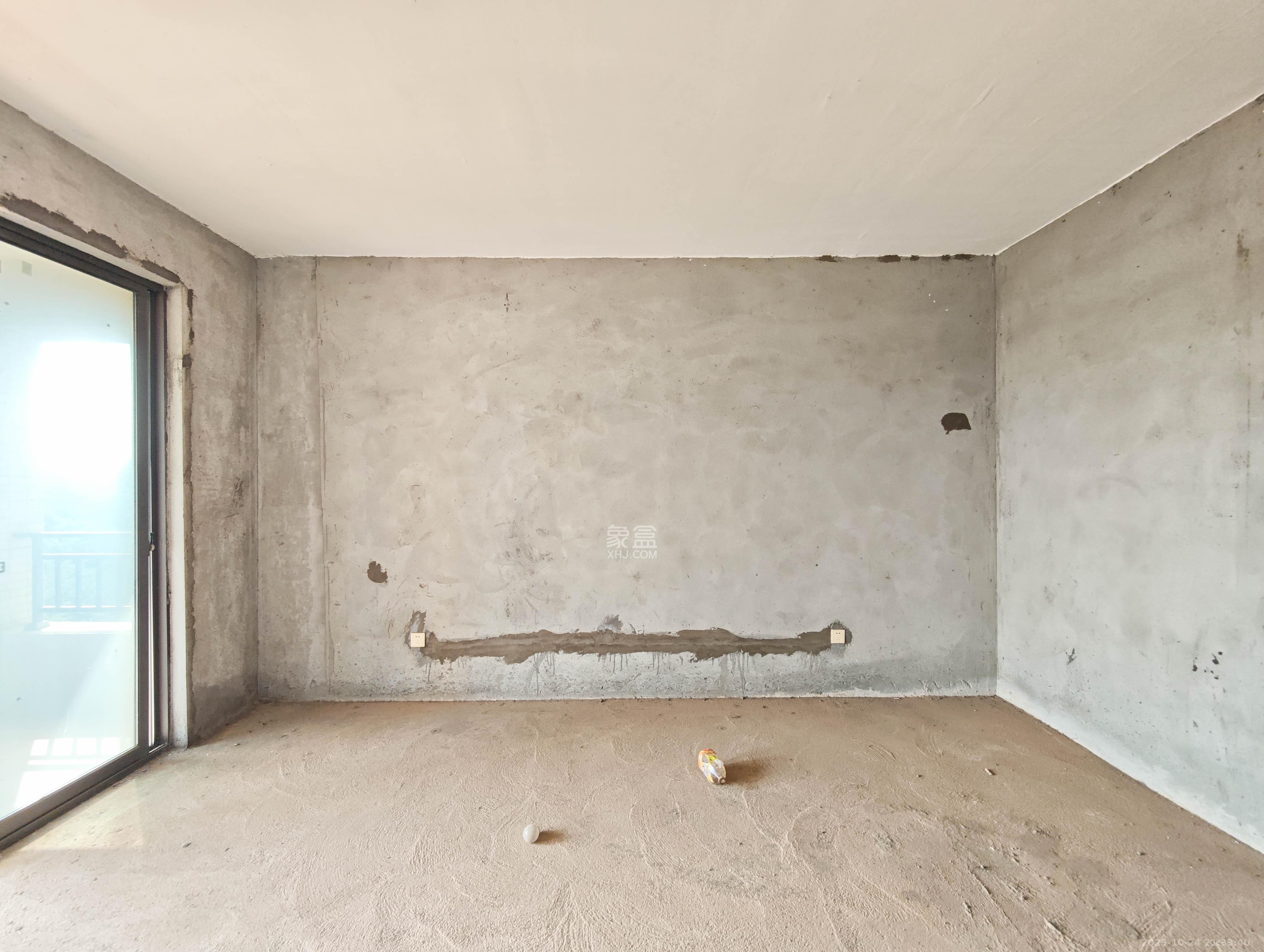 湘水郡(兴旺小爱同学)  4室2厅2卫    90.0万 湘水郡(兴旺小爱同学)  4室2厅2卫    90.0万客厅