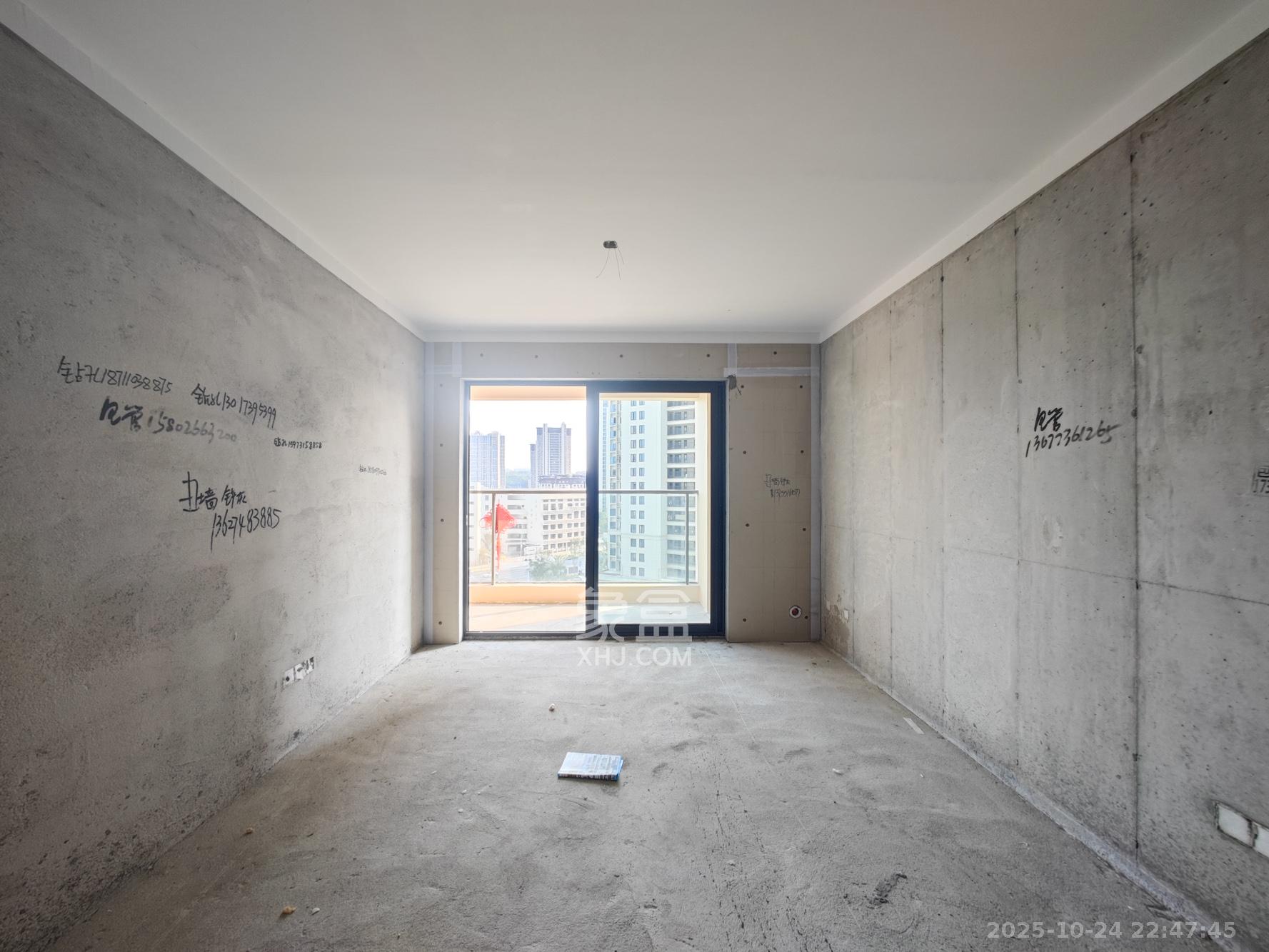 远洋红星天铂一期 3室2厅1卫 85.0万 远洋红星天铂一期 3室2厅1卫 85.0万客厅