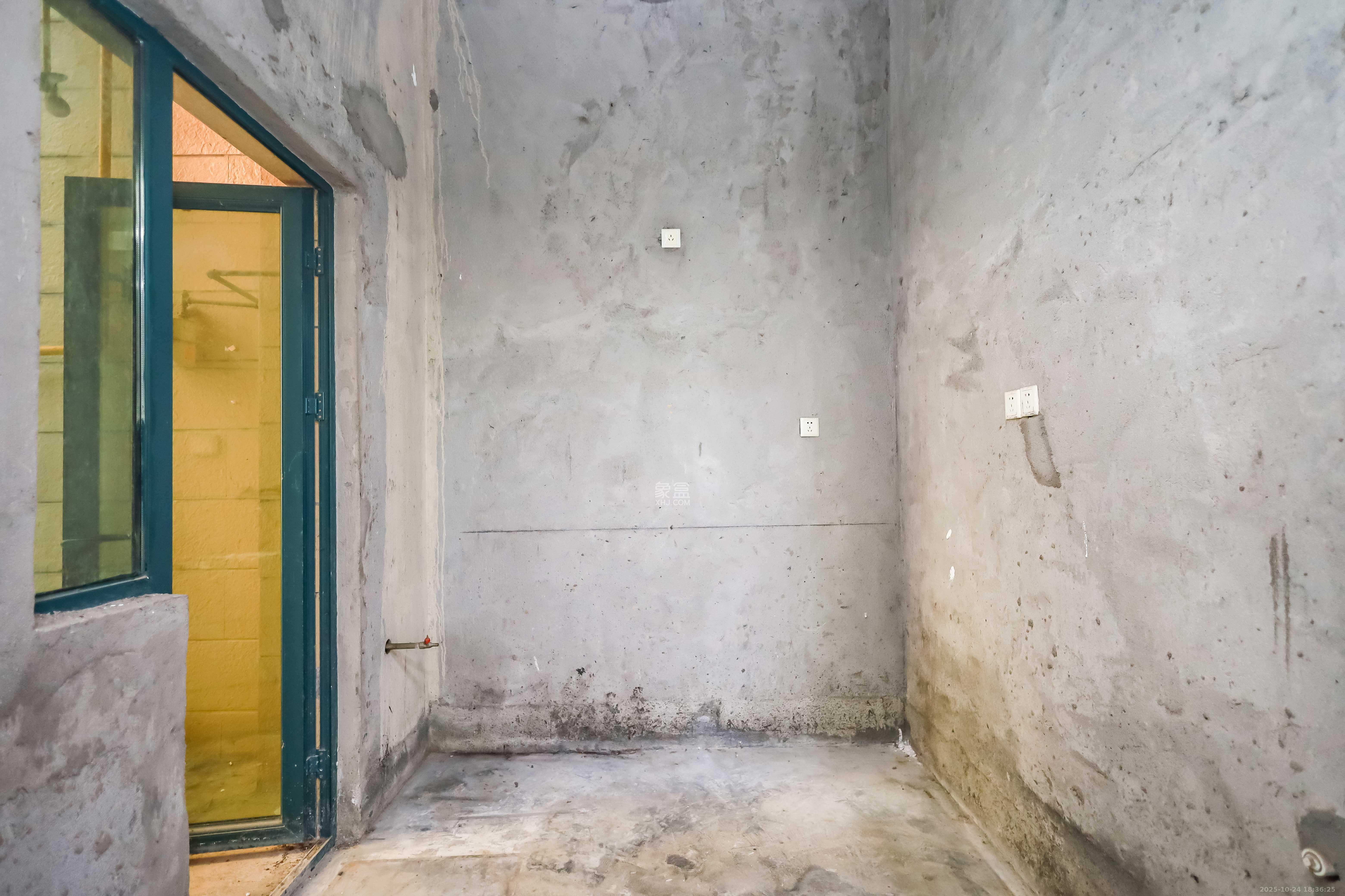 恒大华府 2室2厅1卫 140.0万 恒大华府 2室2厅1卫 140.0万厨房