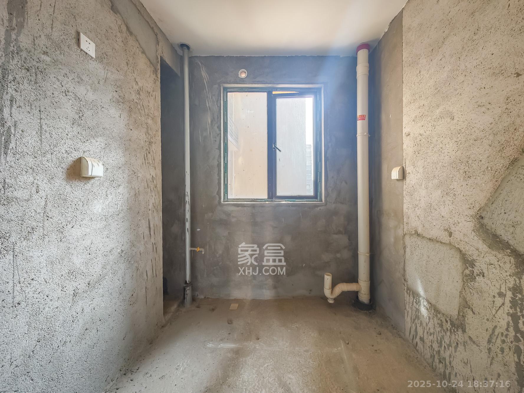 鸿邦国际城  3室2厅2卫    79.0万厨房