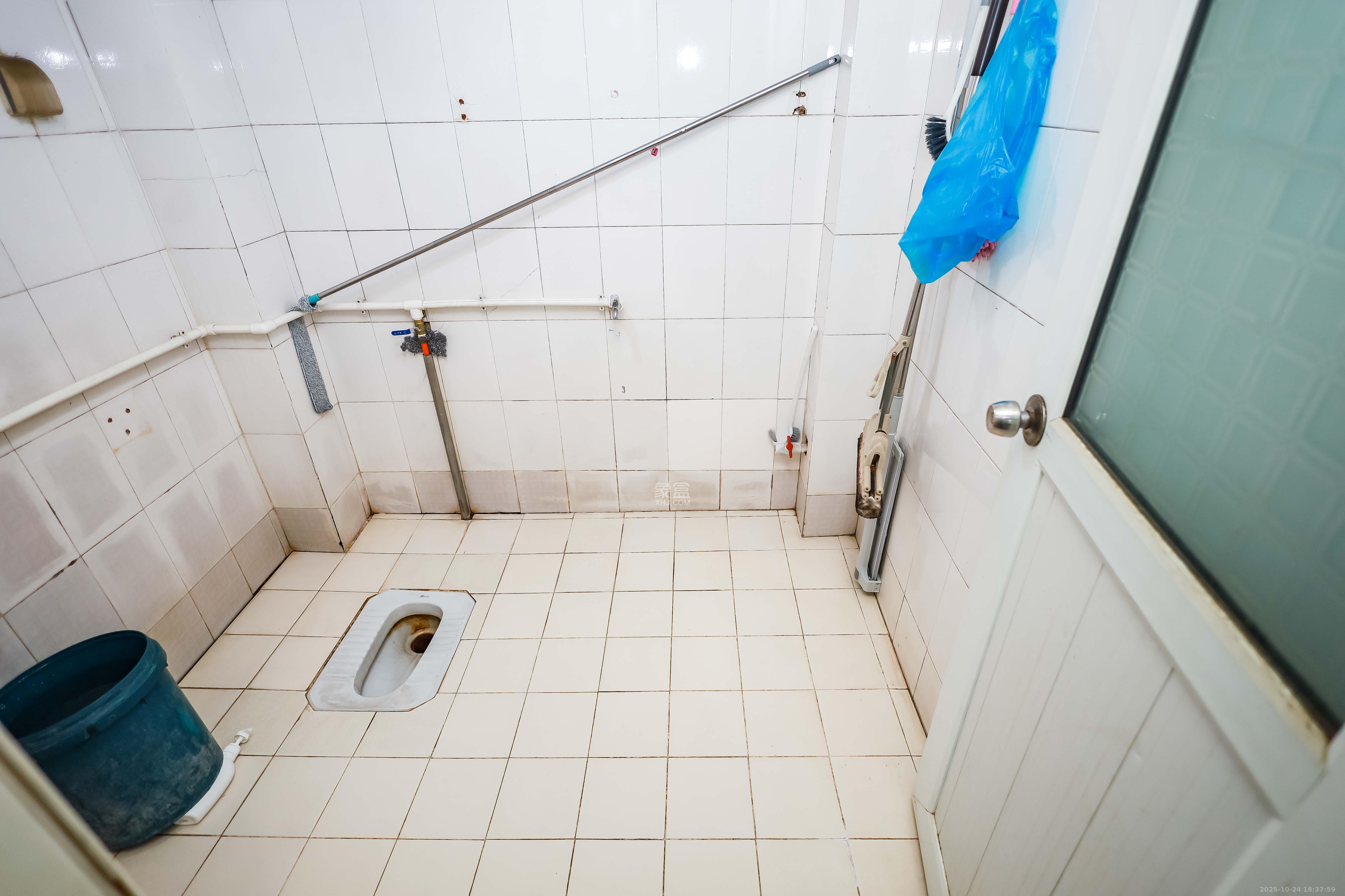 咸嘉新村嘉明苑  3室2厅2卫    76.8万卫生间