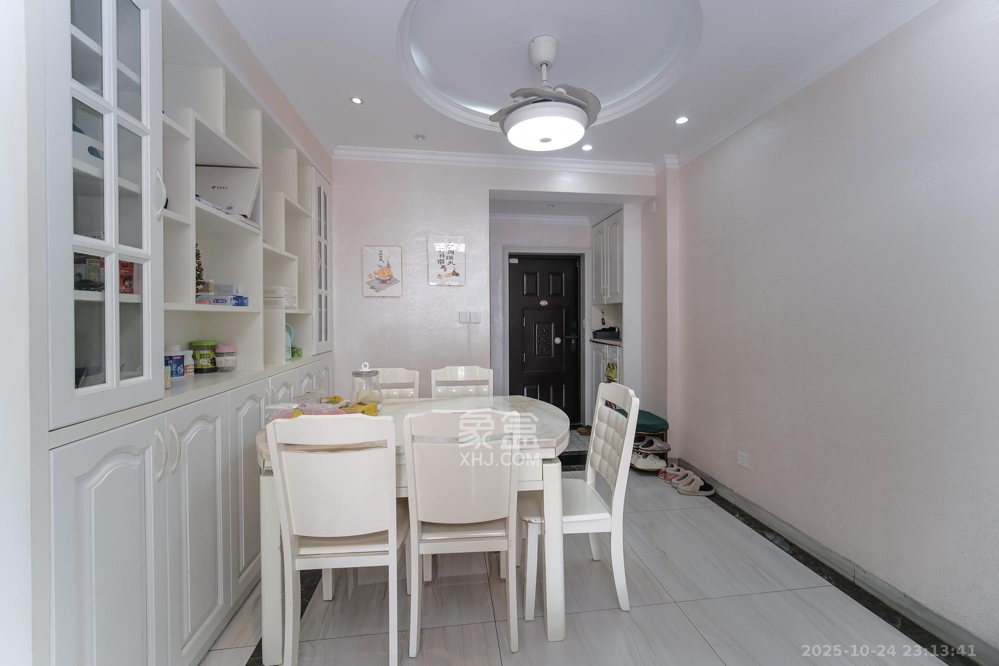 山水湾  3室2厅2卫    86.8万客厅