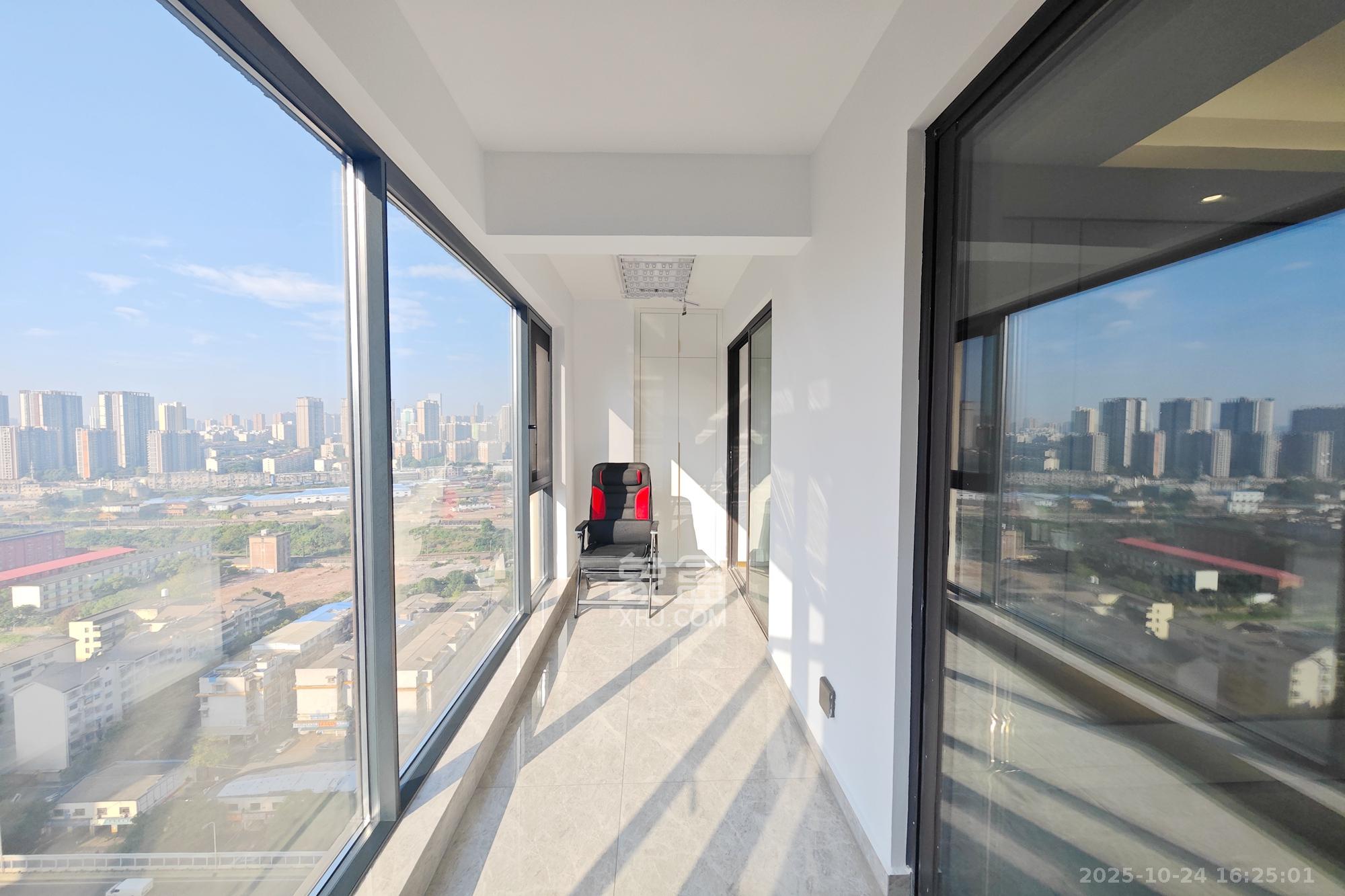 旭辉国悦府  4室2厅2卫    190.0万阳台