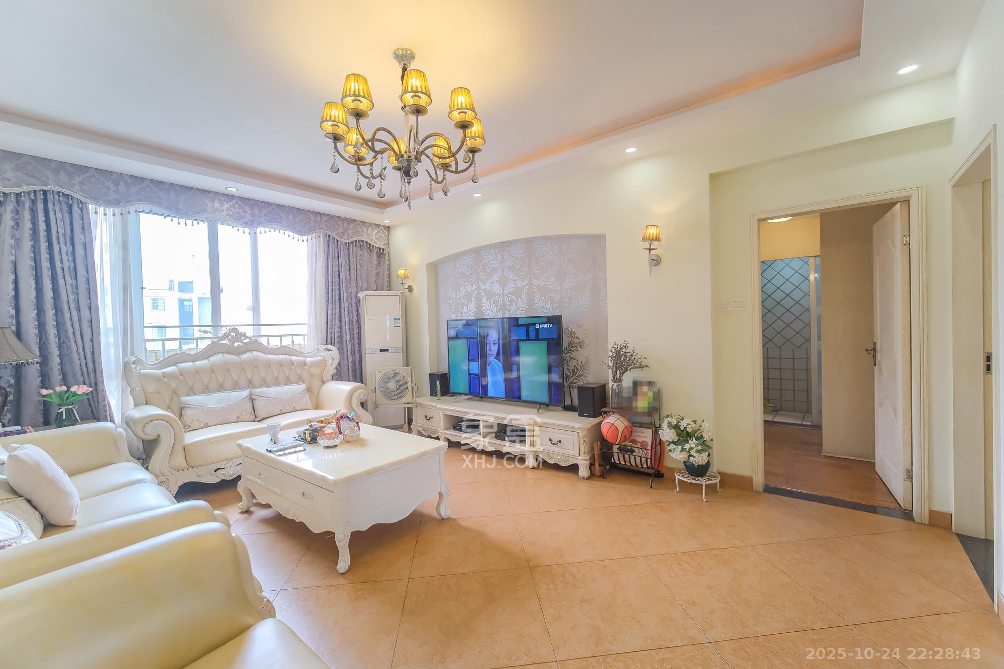 山水湾  4室2厅2卫    85.0万 山水湾  4室2厅2卫    85.0万客厅