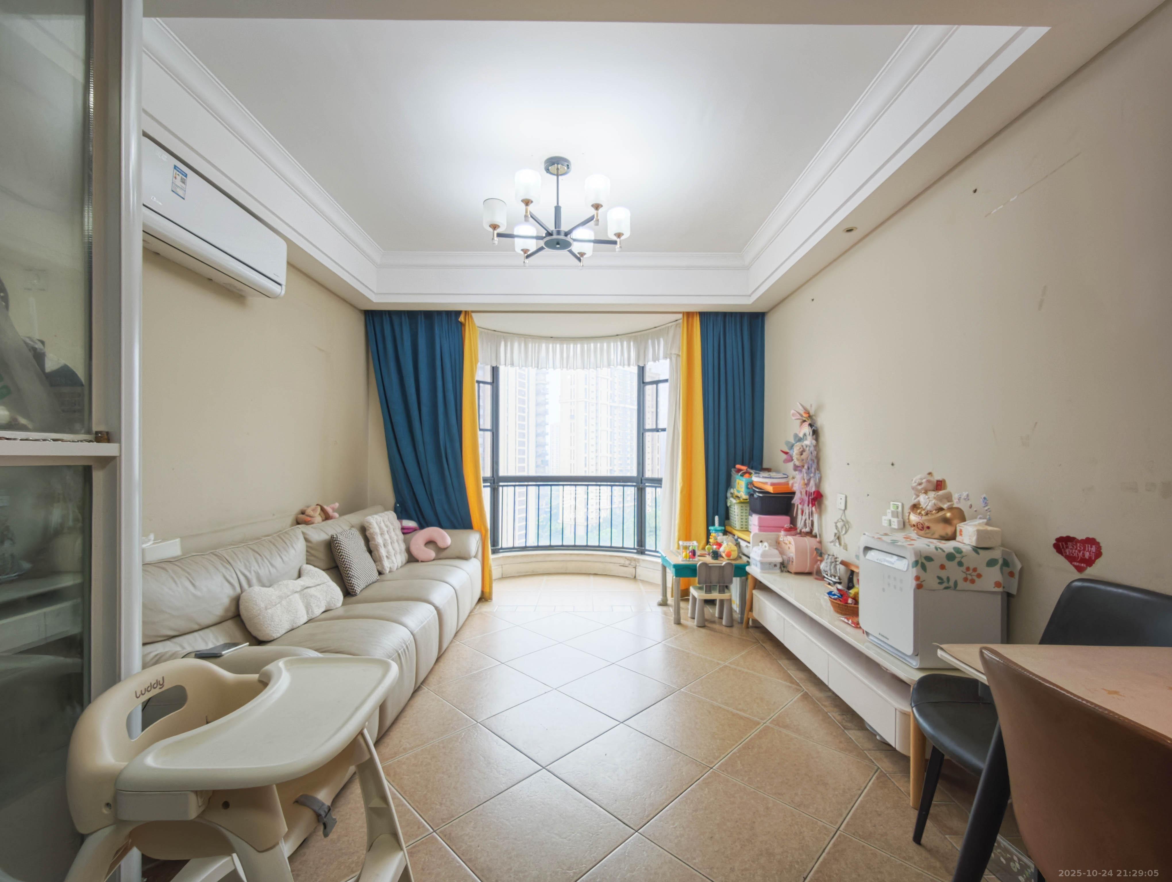 保利城（中航城国际社区、郡原美村）  1室1厅1卫    52.0万客厅