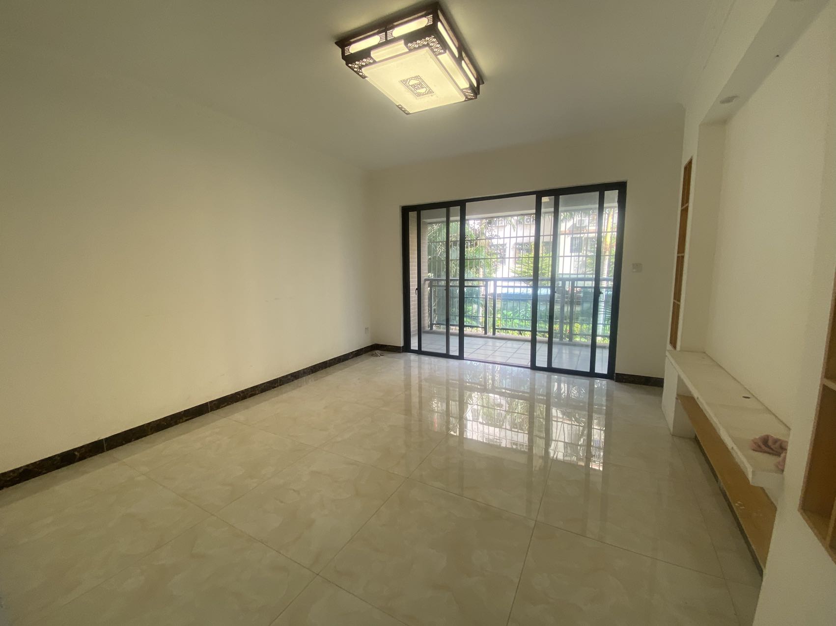 美苑小区  3室2厅2卫    3200.0元/月室内图