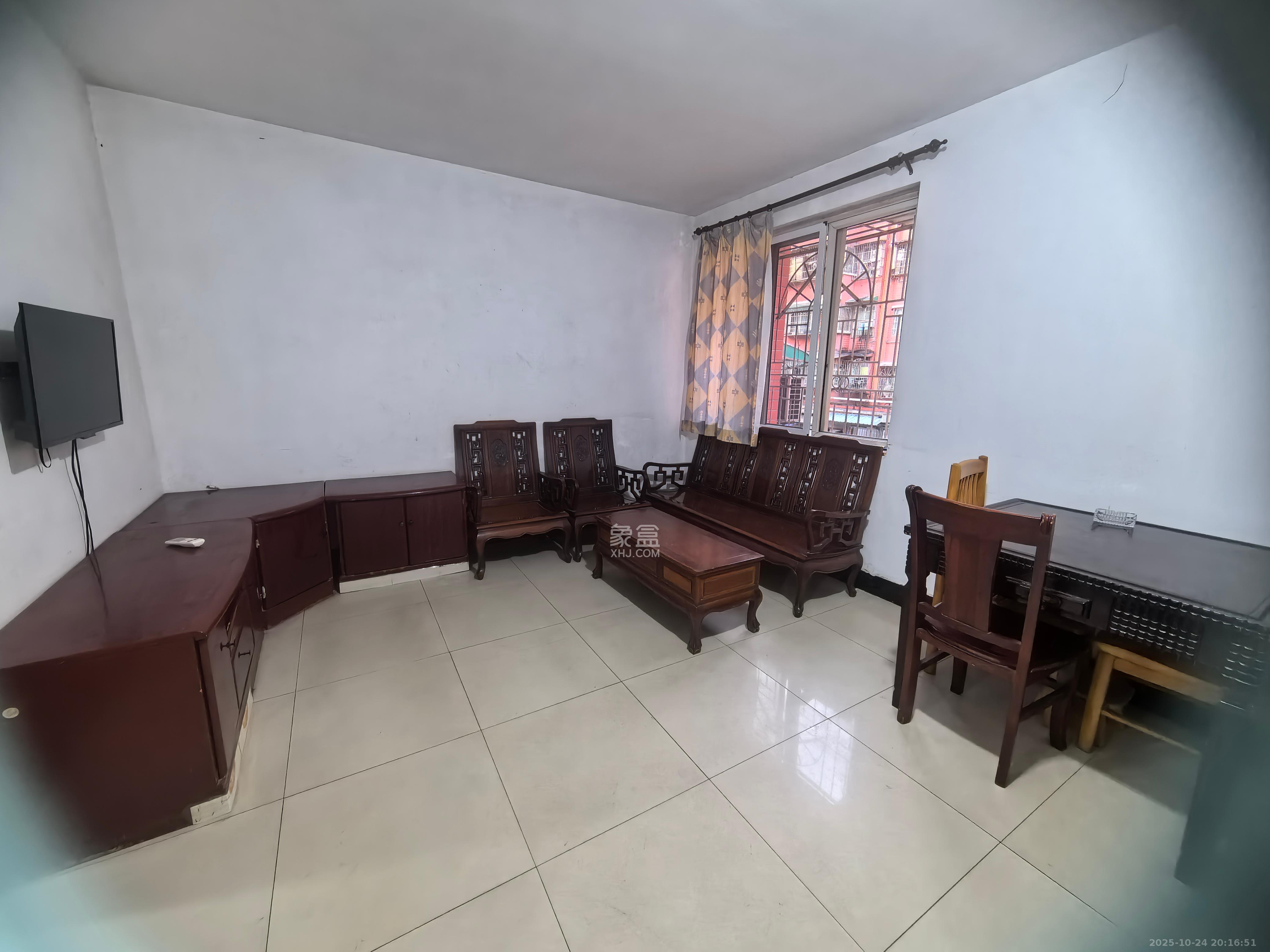 荷花园安置小区  2室1厅1卫    1650.0元/月 荷花园安置小区  2室1厅1卫    1650.0元/月室内图