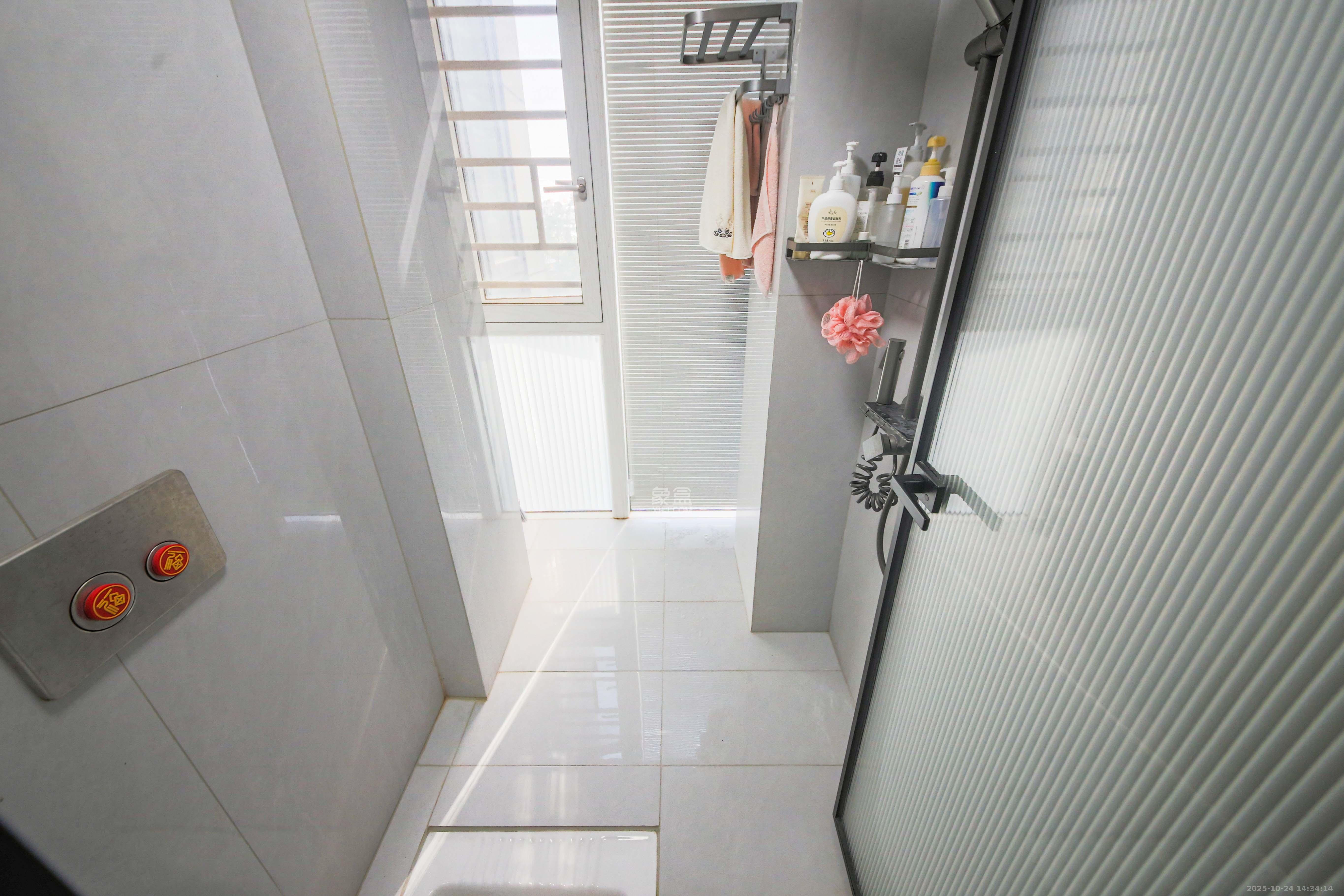 博林云栖  3室2厅2卫    170.0万卫生间