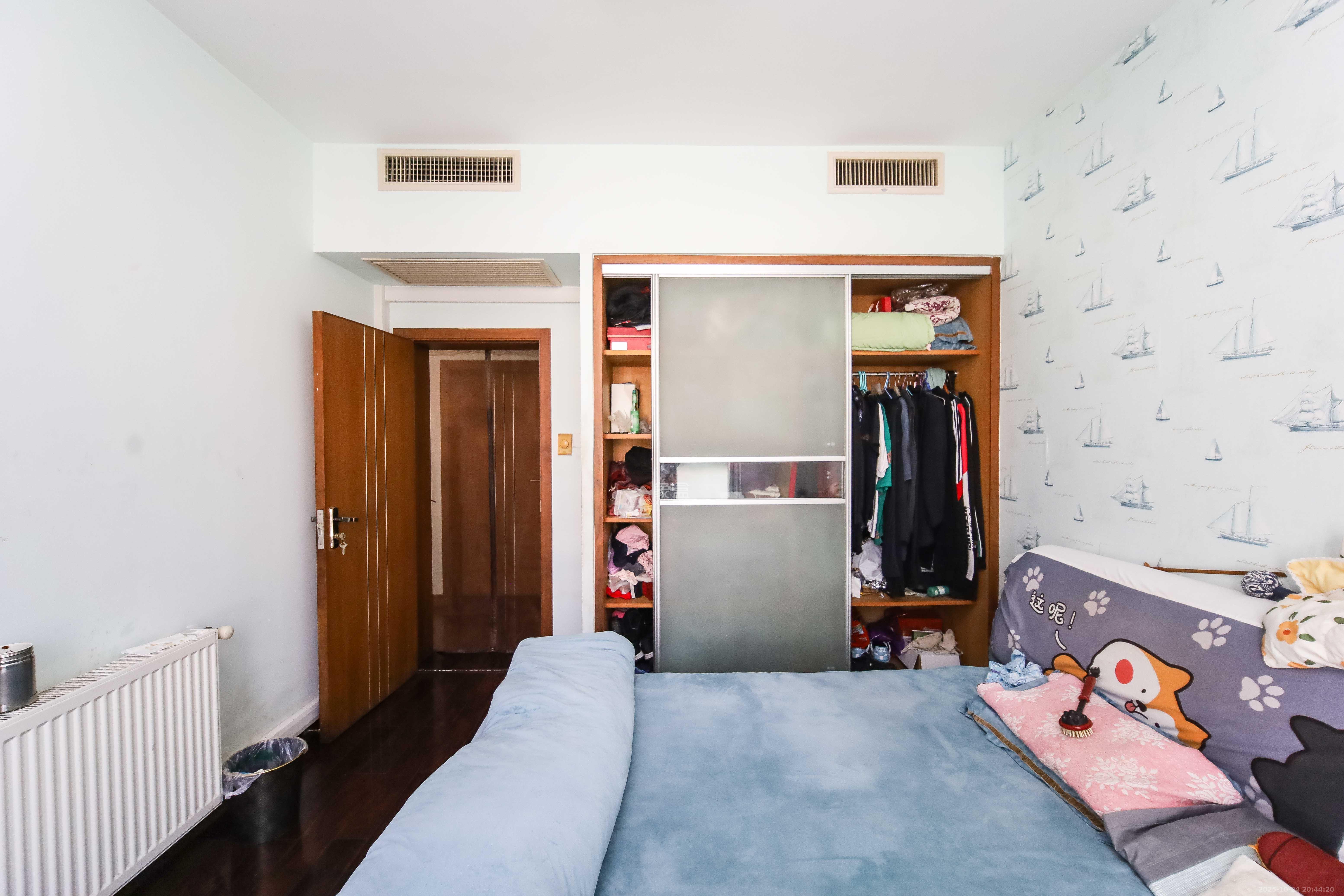 惠泽园  5室2厅4卫    242.0万卧室