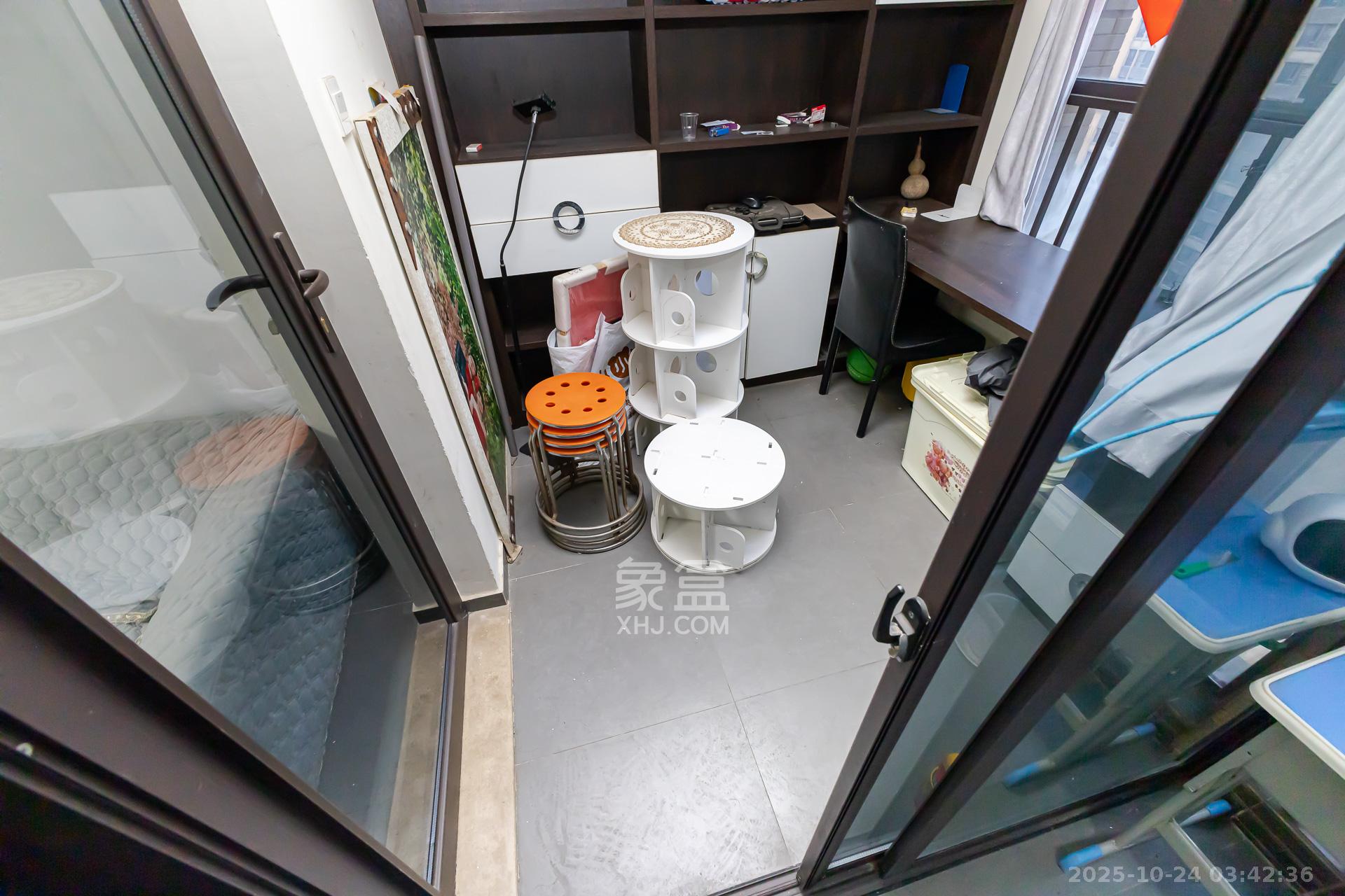 时代倾城一期  3室2厅2卫    82.0万卧室