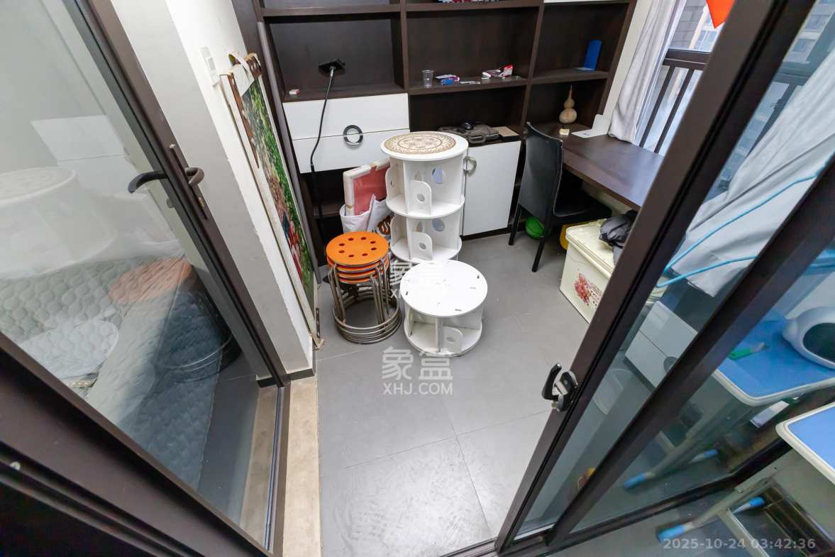 时代倾城一期 3室2厅2卫 82.0万 时代倾城一期 3室2厅2卫 82.0万卧室